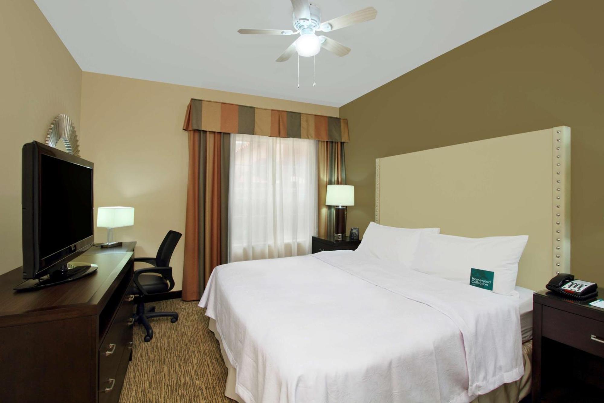 One-Bedroom King Suite - Non-Smoking