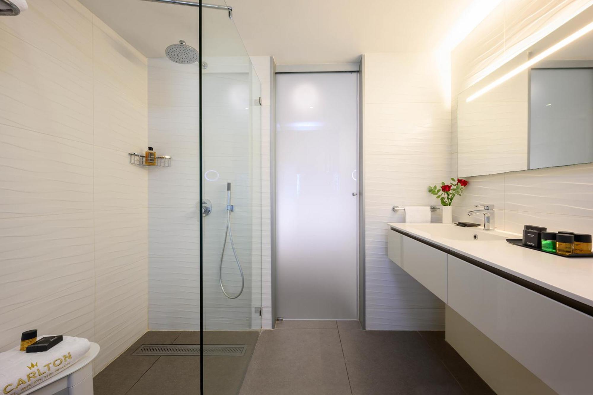 Habitación Executive Royal con vistas parciales al mar