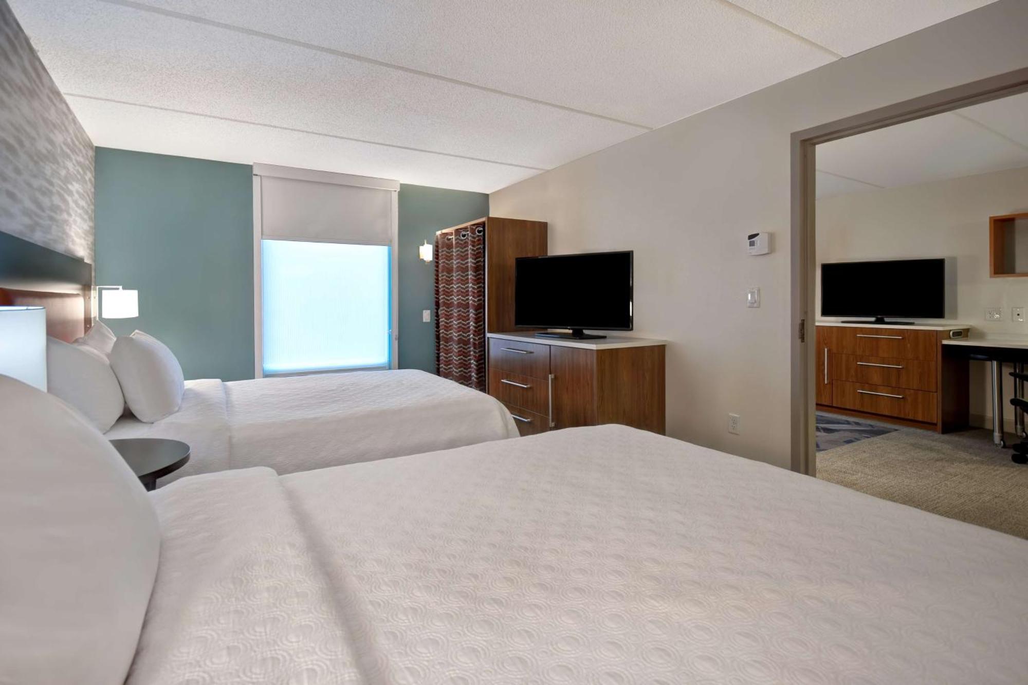 One-Bedroom Queen Suite Two Queen Beds Non-Smoking