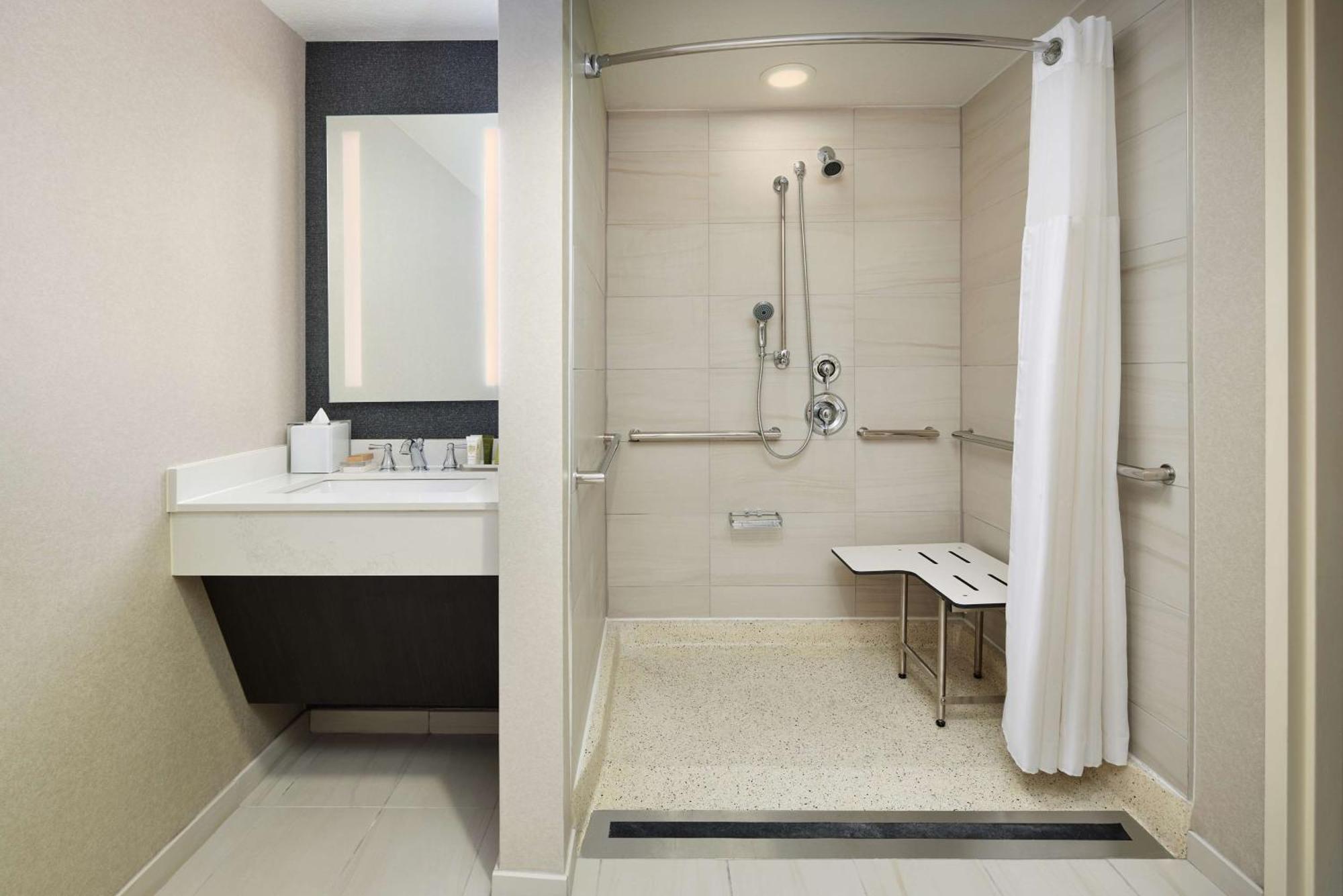 Queen Suite Mobility Accessible Roll Shower,1548811684:JPEG