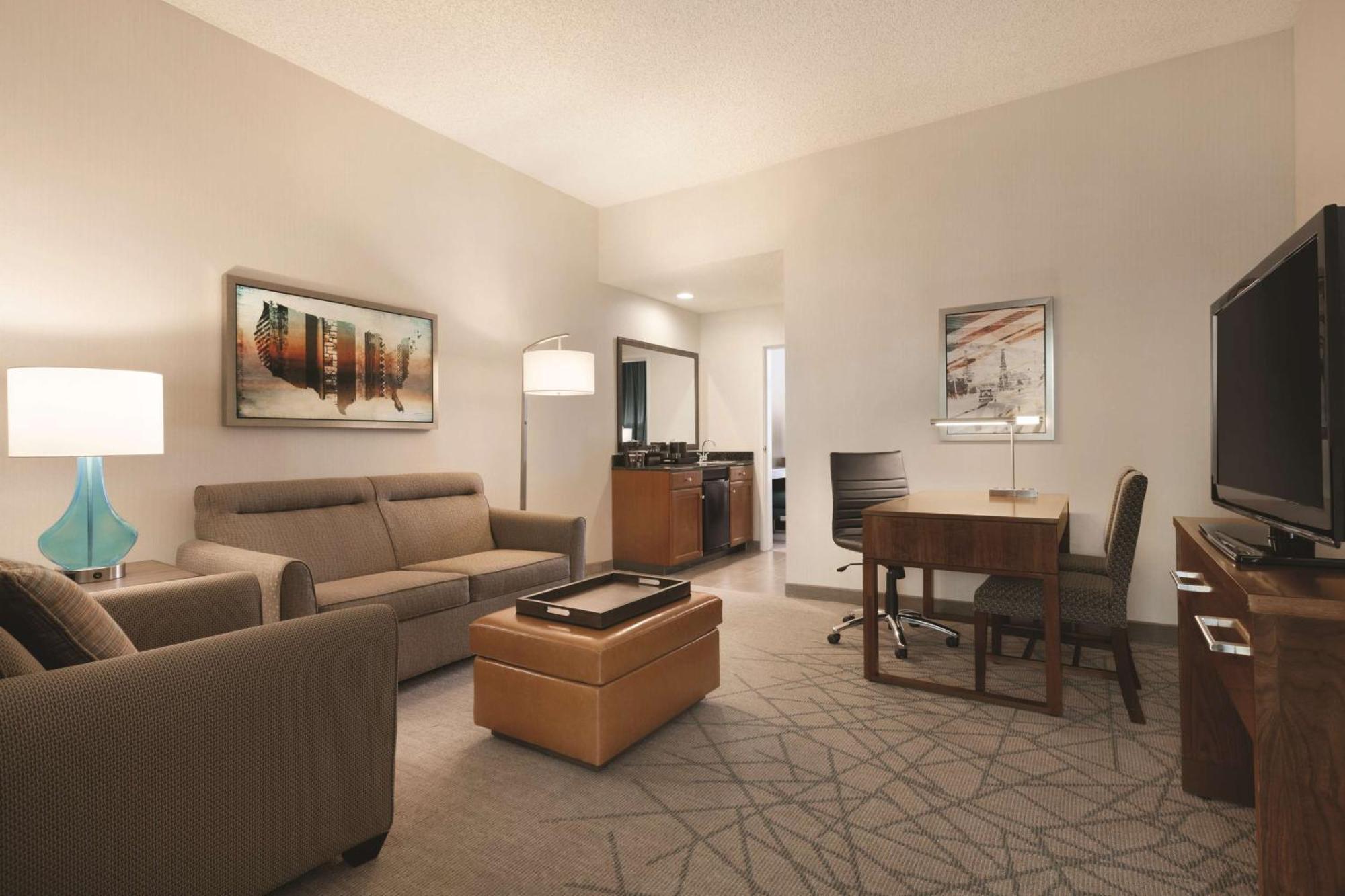 Two-Room King Suite with Bath Tub - Mobility Accessible,1282937644:JPEG
