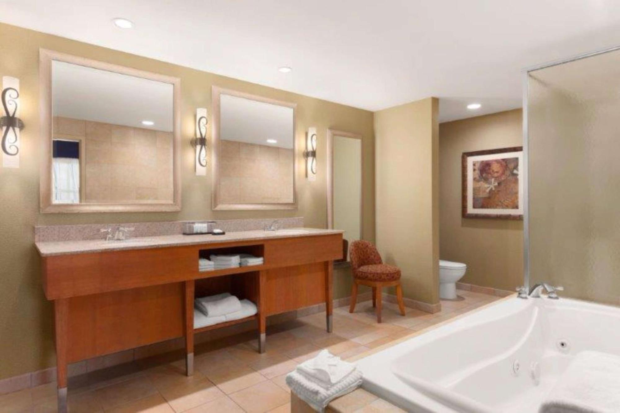 Hospitality King Suite