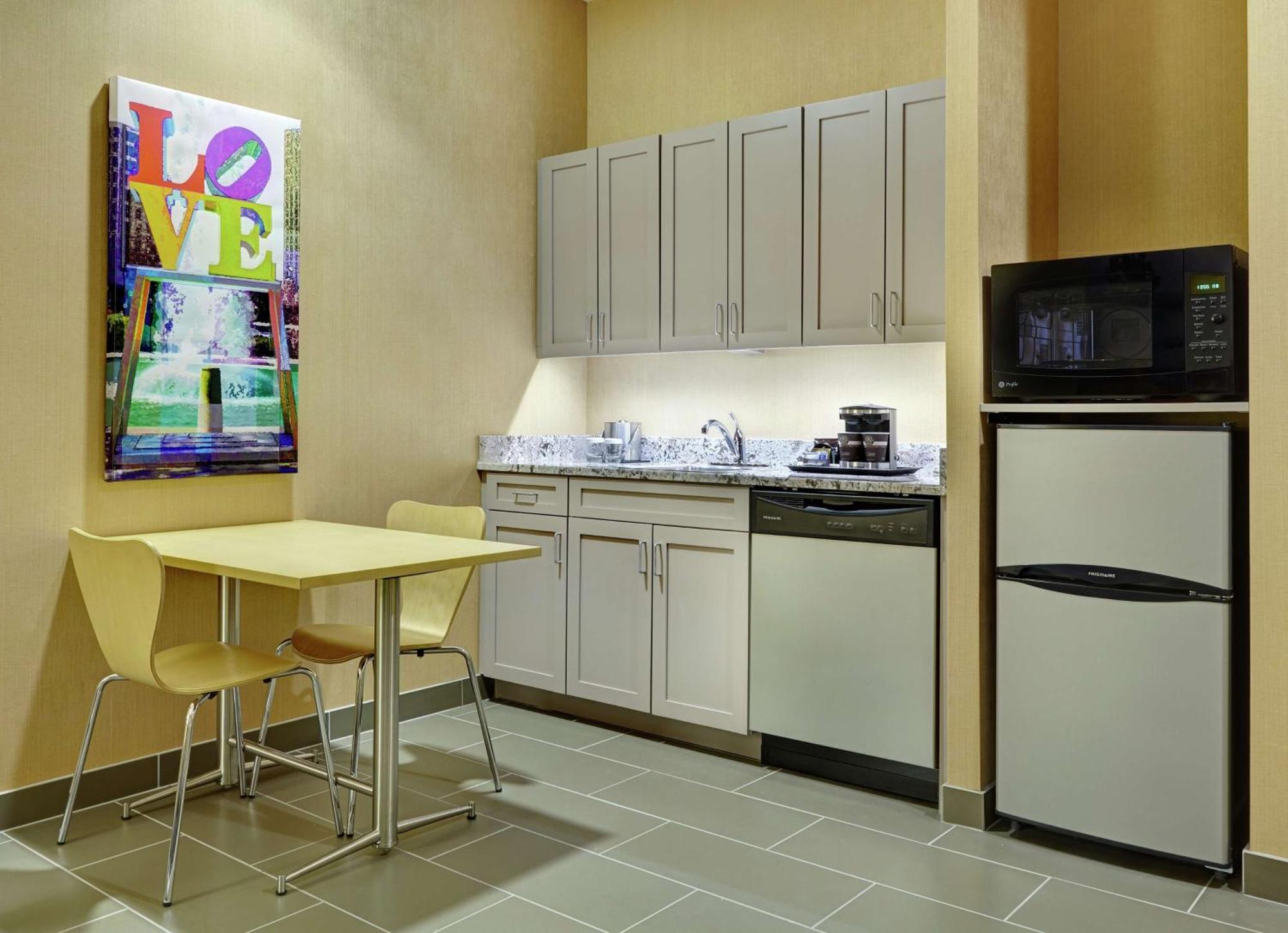 King Suite Kitchenette,1548838477:JPEG