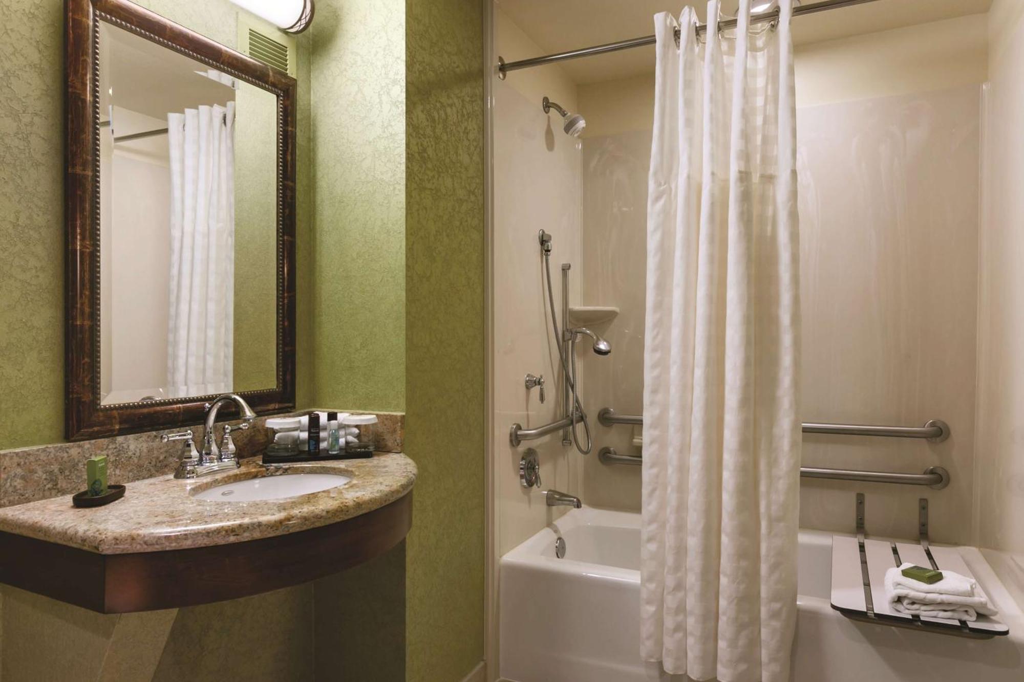 King Suite - Hearing Accessible - Non-Smoking