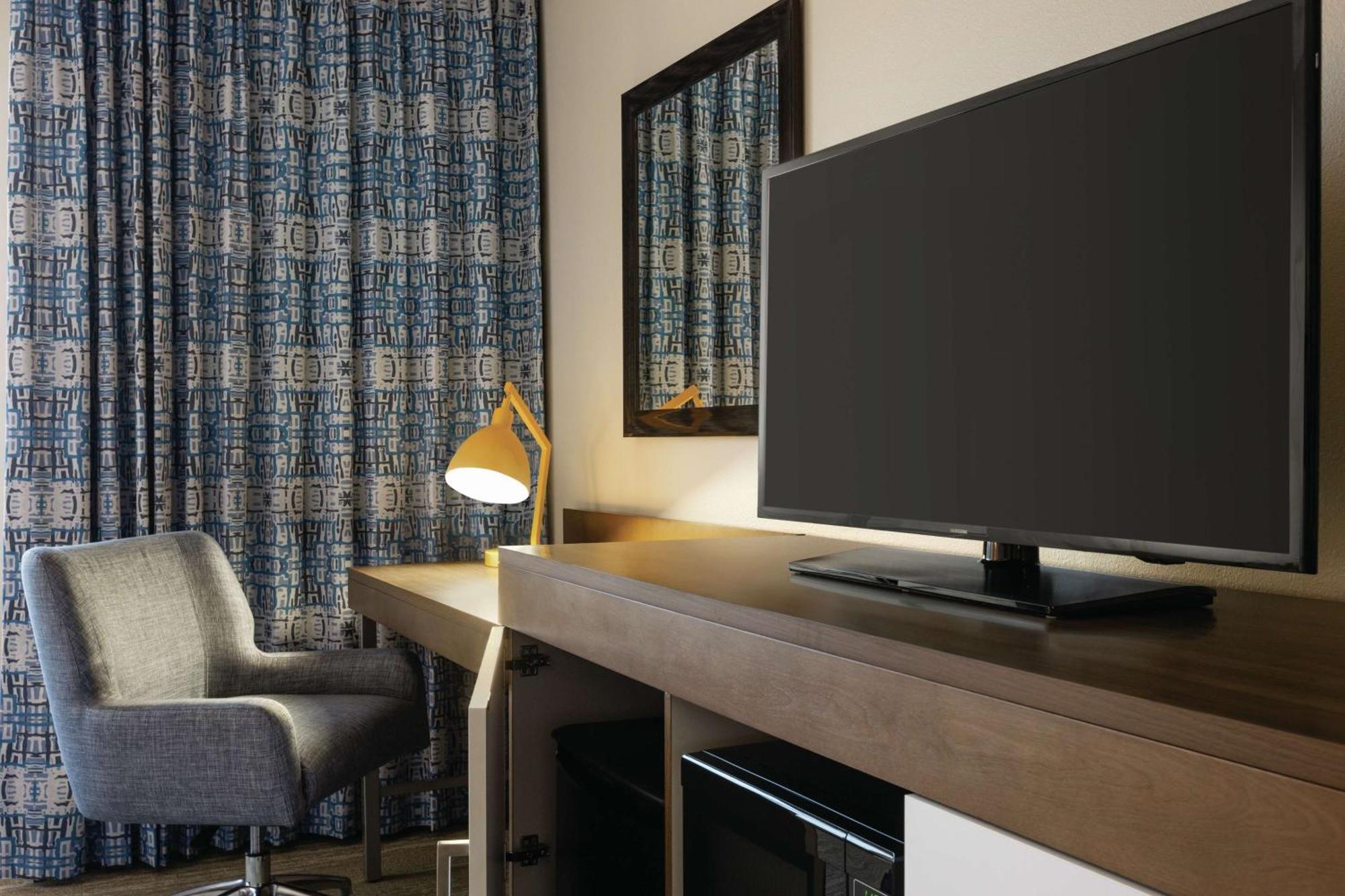 Premium King Suite - Non-Smoking