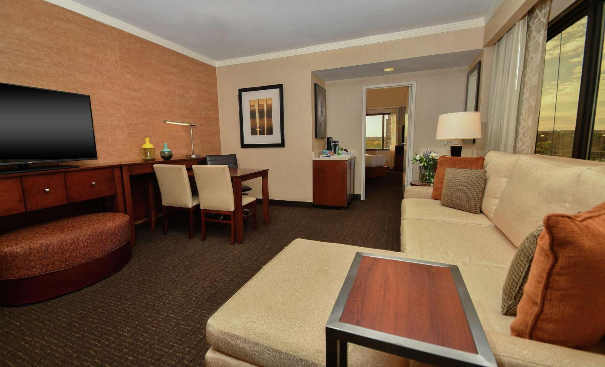 Premium King Suite City View Non-Smoking