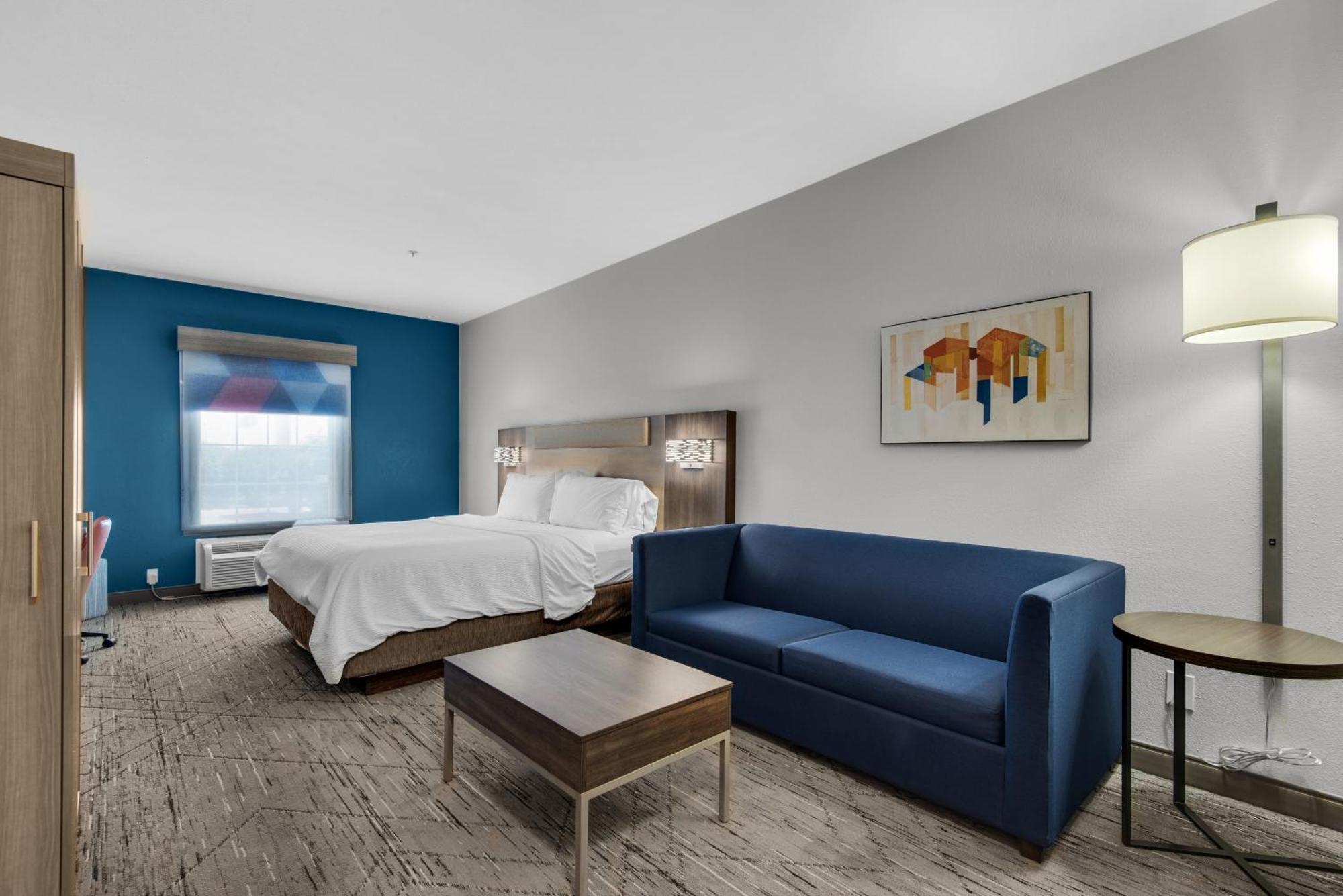 King Suite with Sofa Bed,1548892216:JPEG