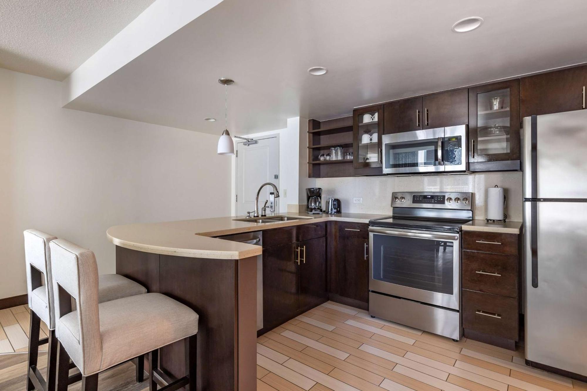 One-Bedroom King Suite Partial Ocean View
