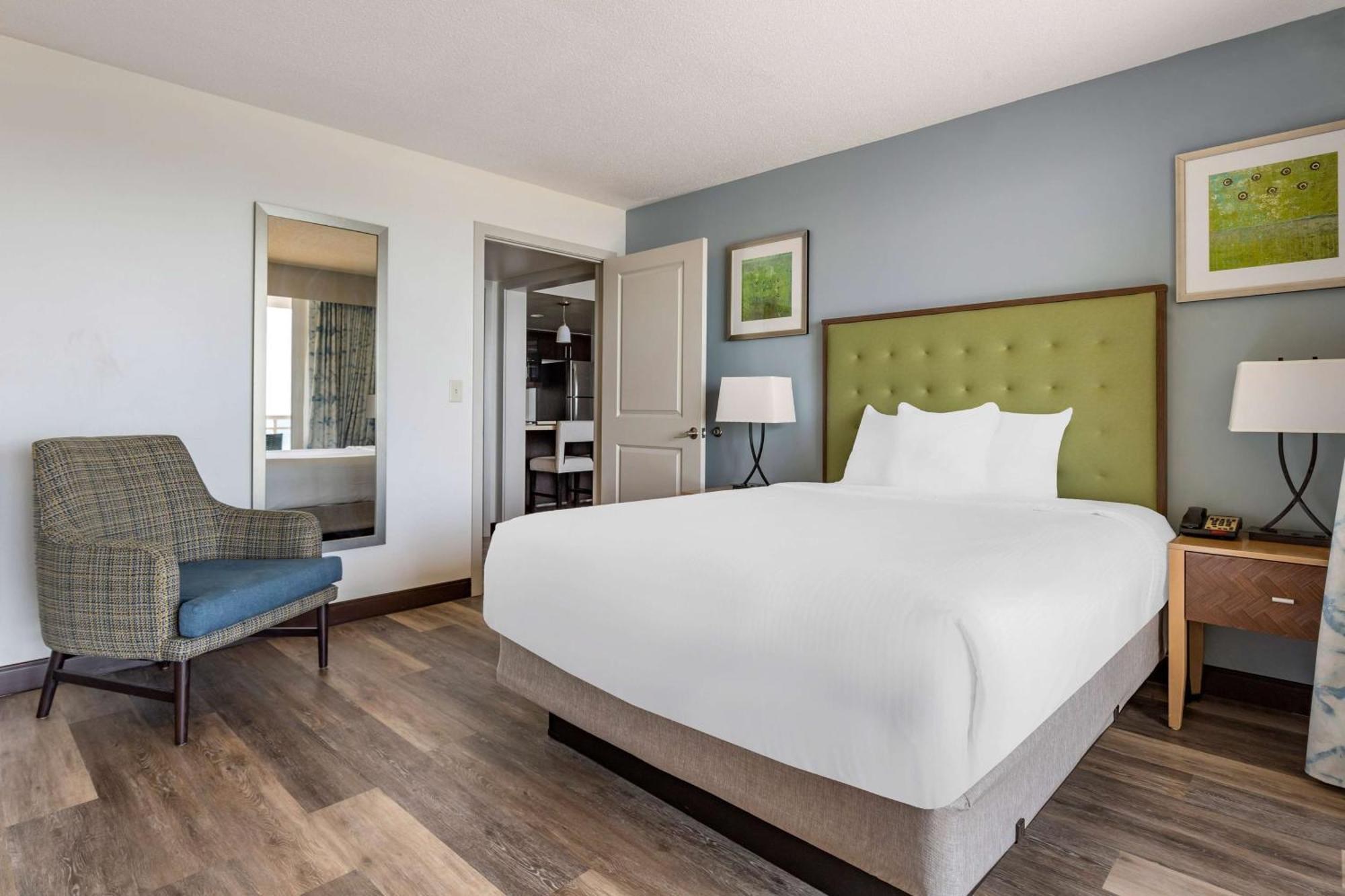 One-Bedroom King Suite Ocean View Hearing Accessible