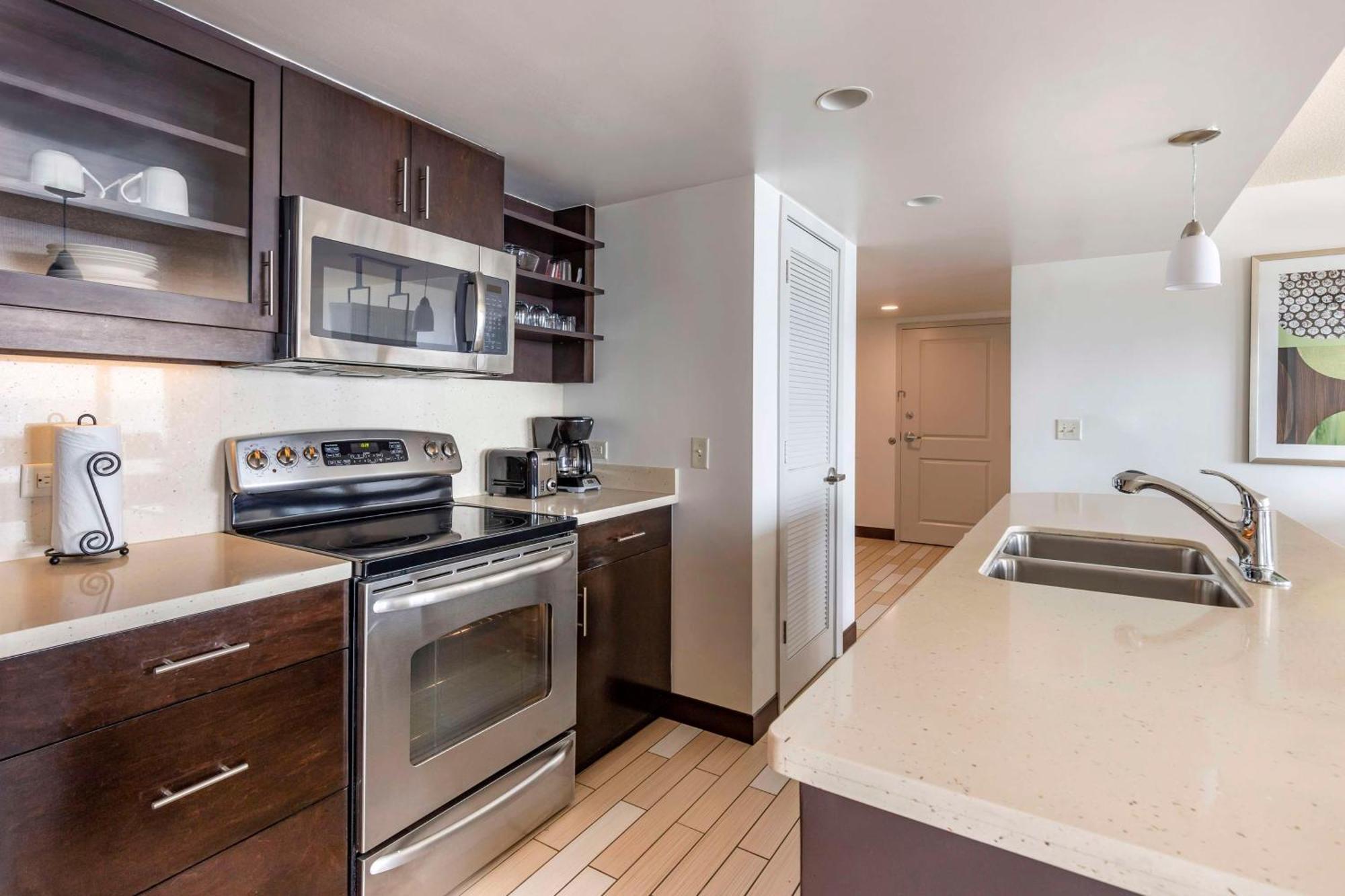 One-Bedroom Queen Suite Plus Ocean Front