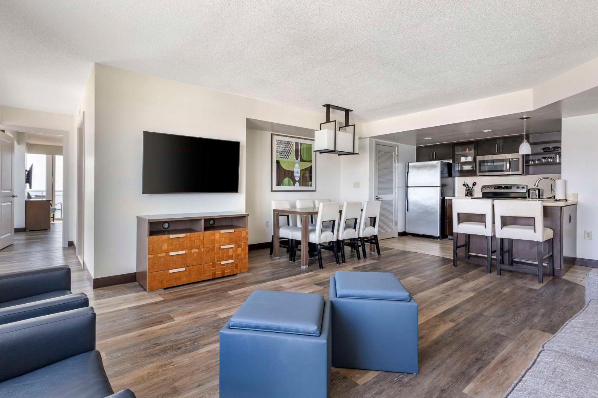 One-Bedroom Queen Suite Plus Ocean Front