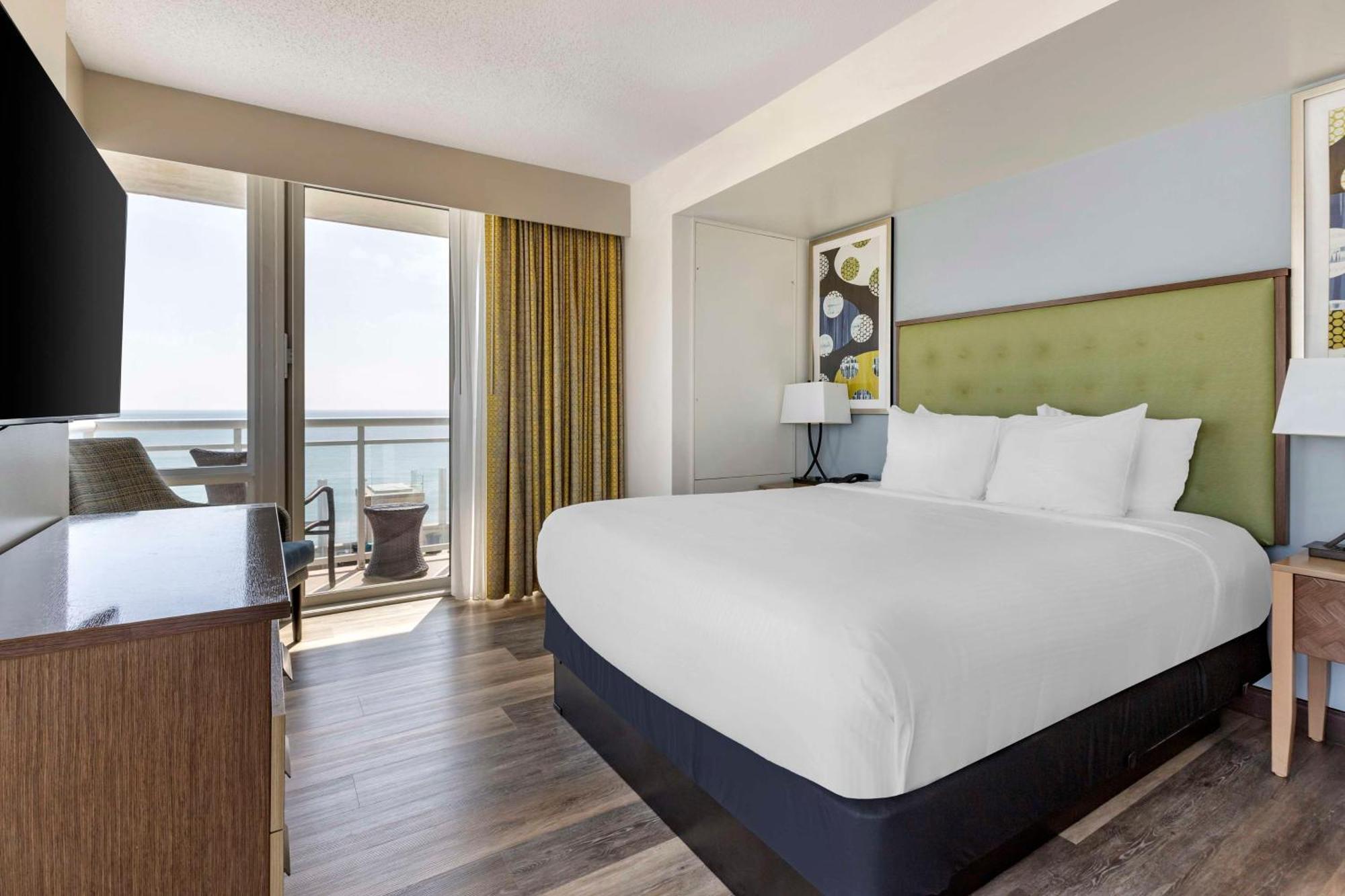 One-Bedroom Queen Suite Plus Ocean Front