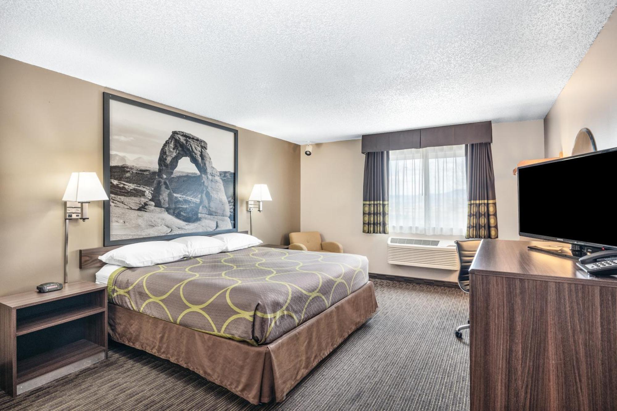 Queen Room - Mobility Access/Non-Smoking