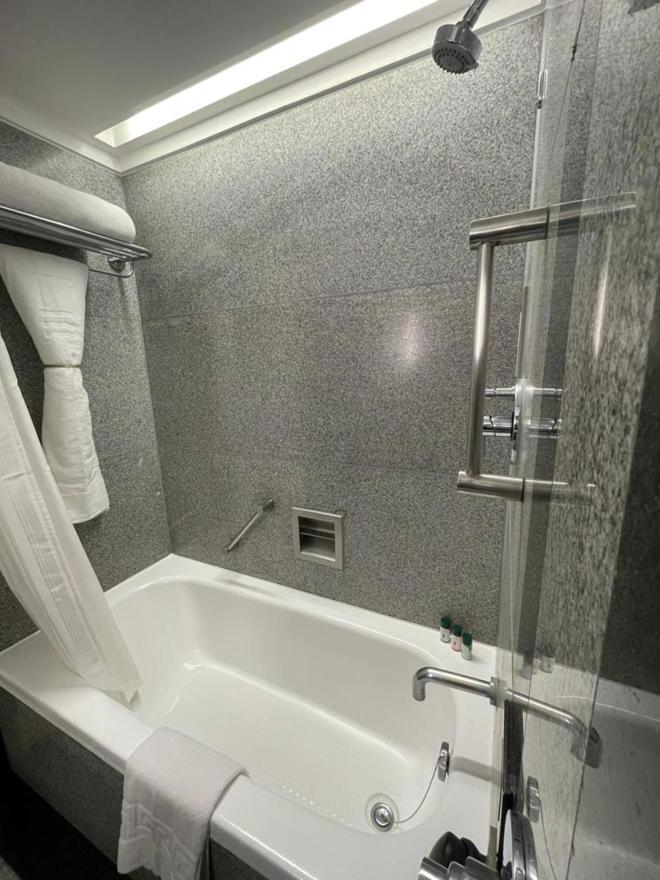 Executive Suite - 2 Single Beds