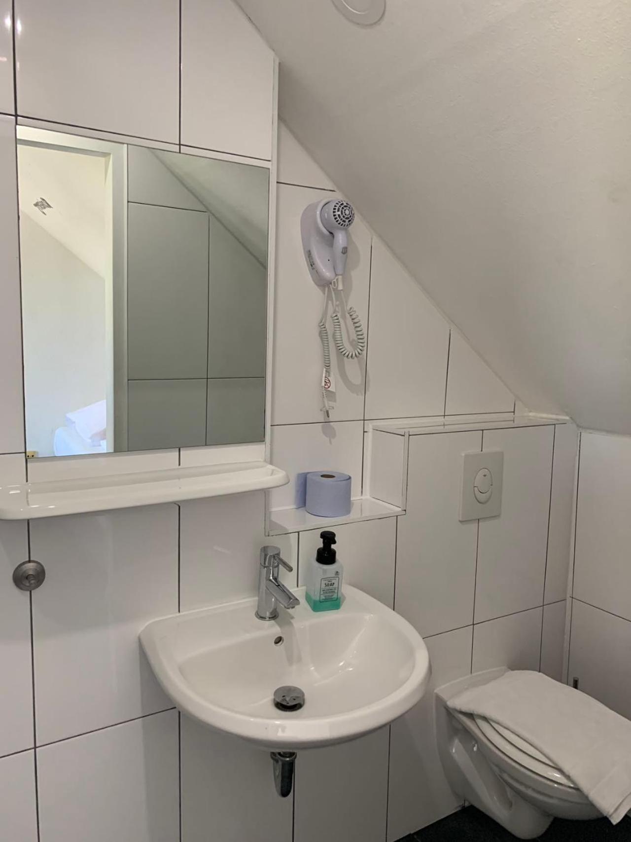 Single Room with Shower,1550466100:JPEG
