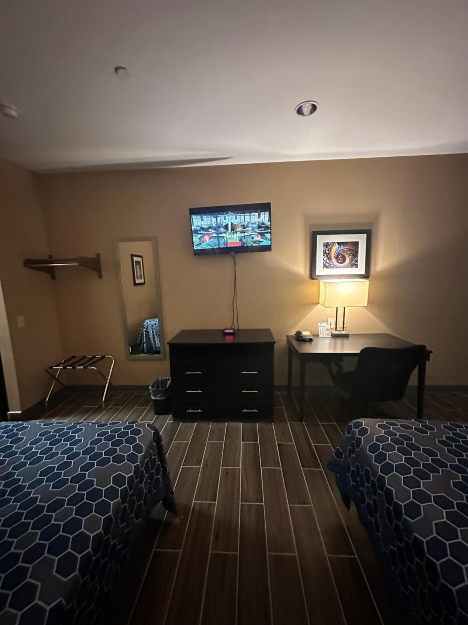 Deluxe Queen Studio with Two Queen Beds - Non-Smoking