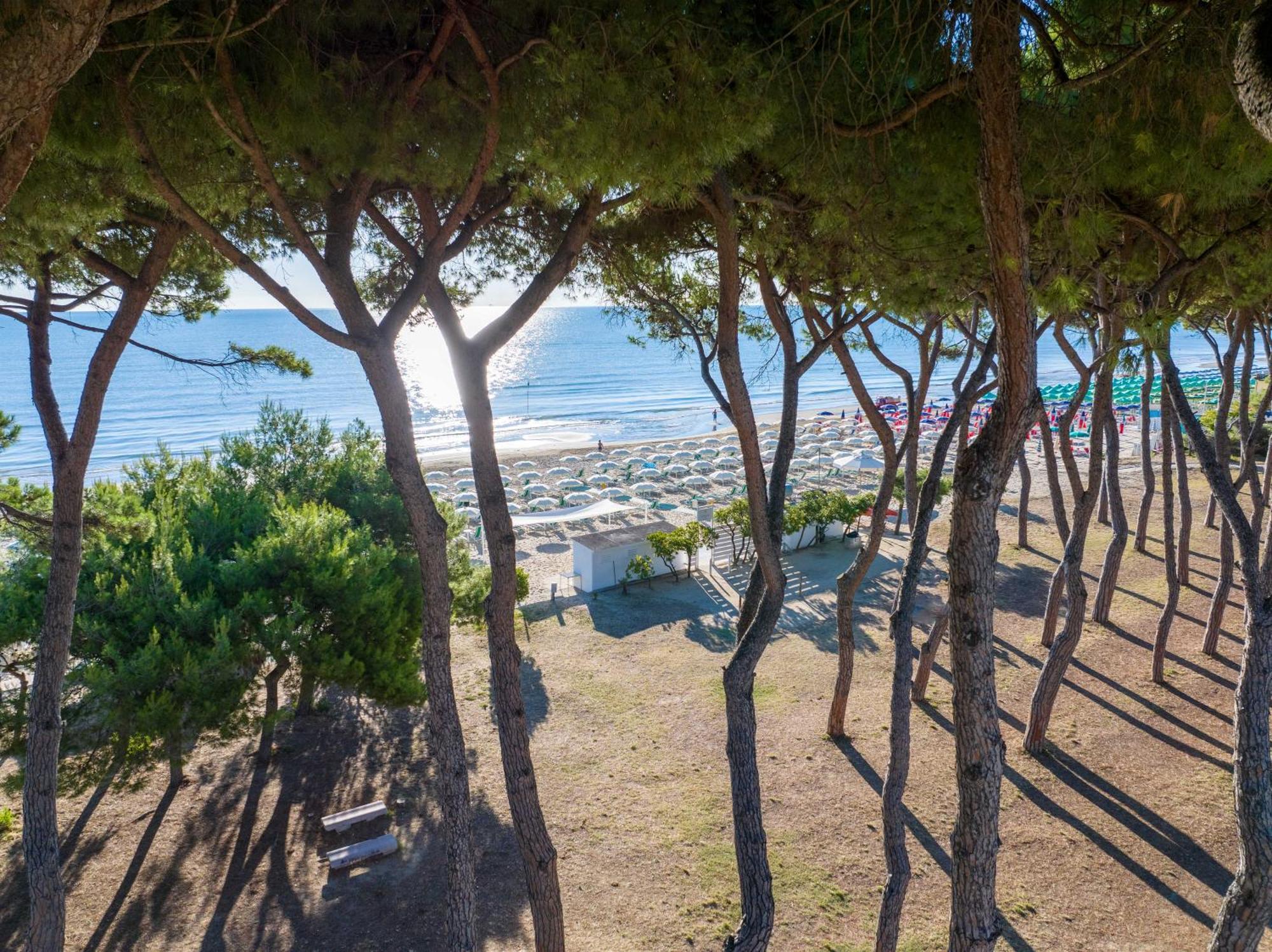 Camera Matrimoniale con Balcone e Vista Mare