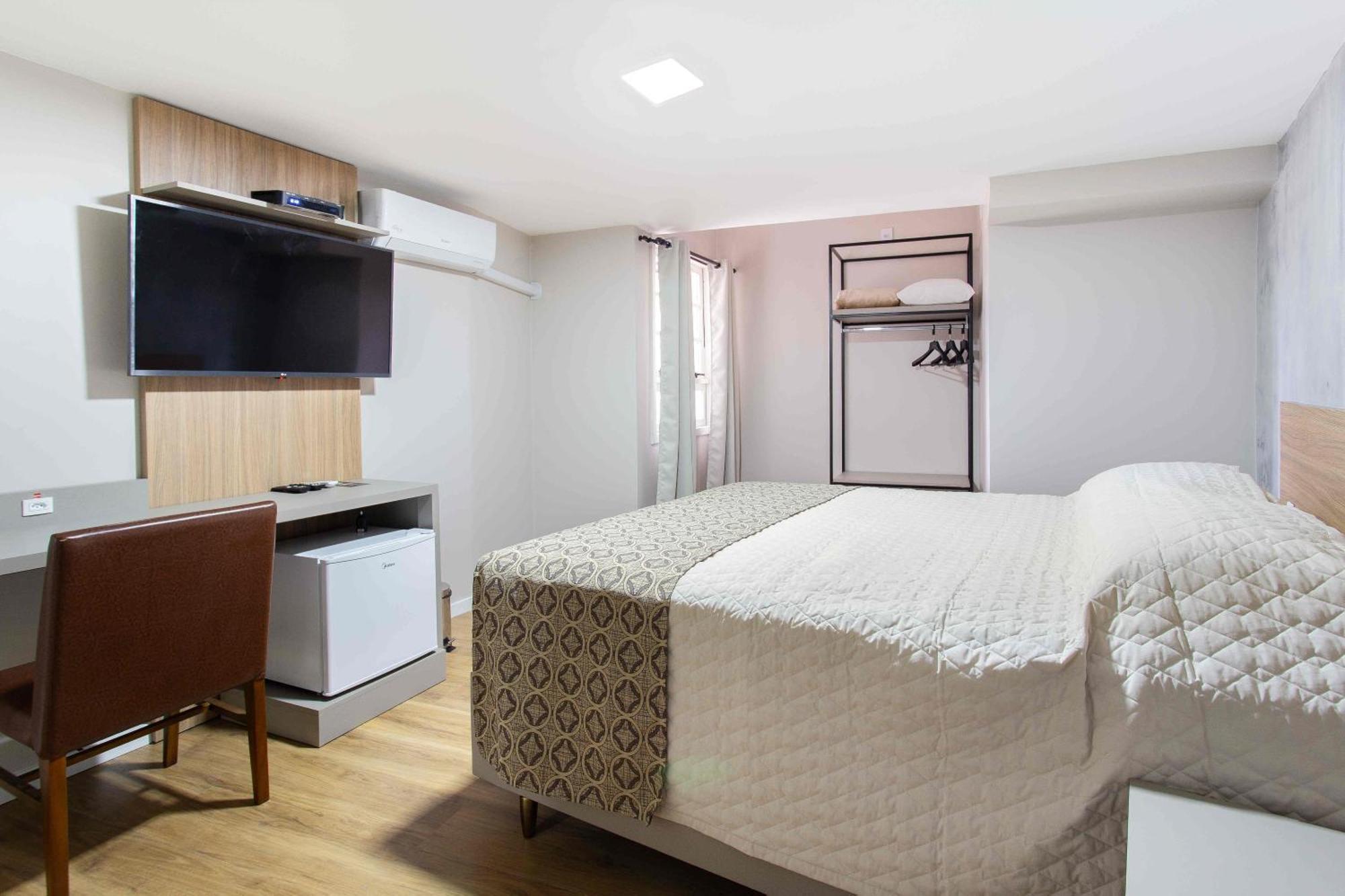 Quarto com Cama Queen-size