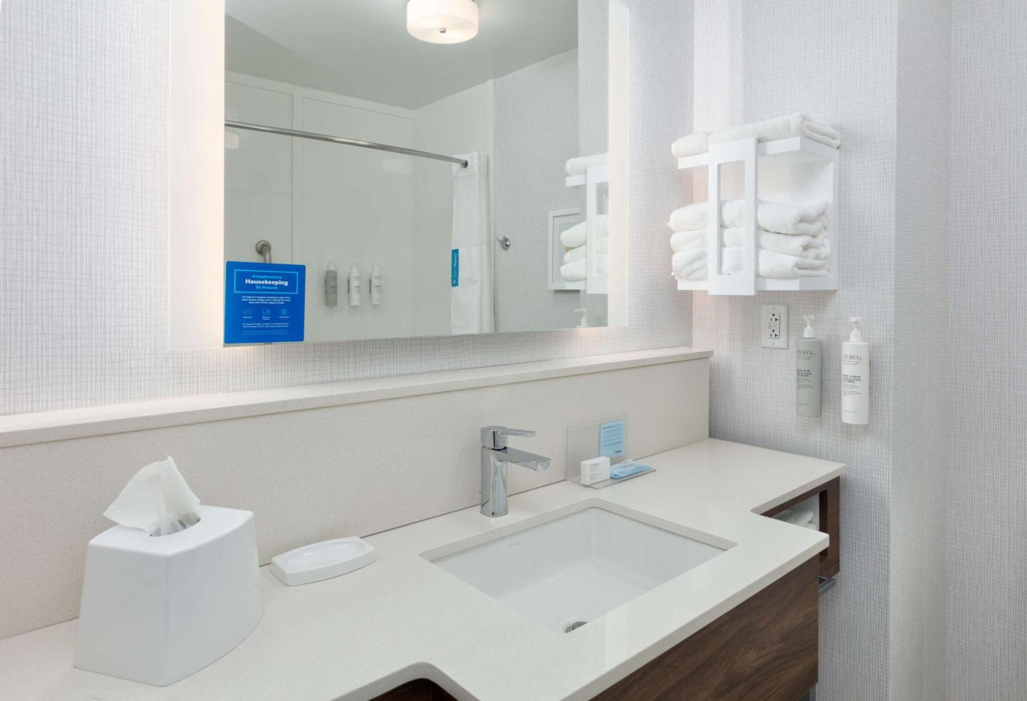 Queen Room with Two Queen Beds - Mobility Access/Non-Smoking