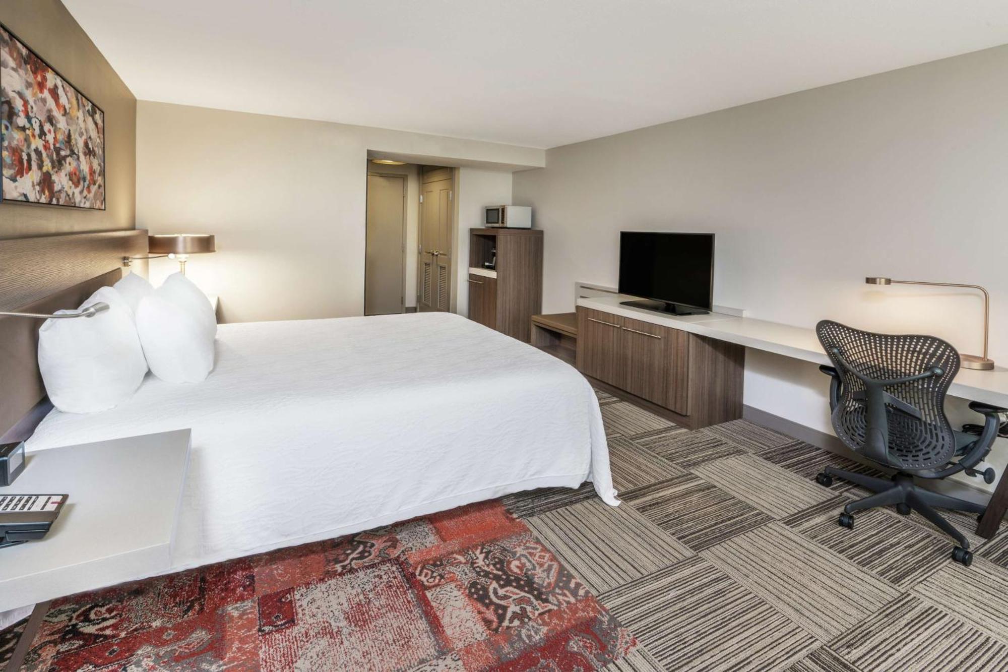 King Room with King Bed - Non-Smoking