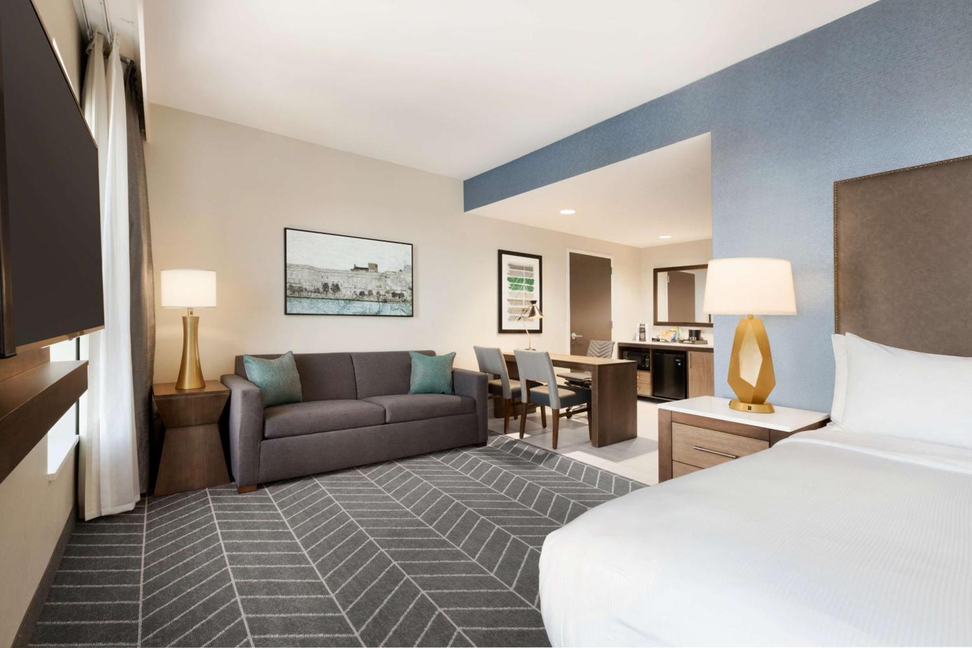 Premium King Studio Suite,1551310183:JPEG