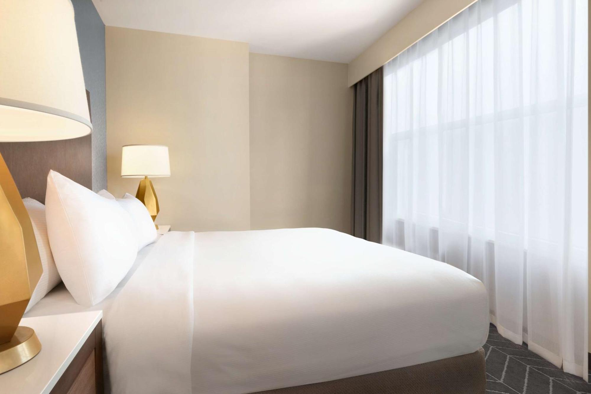 King Suite with Accessible Tub - Mobility Access,1551310279:JPEG