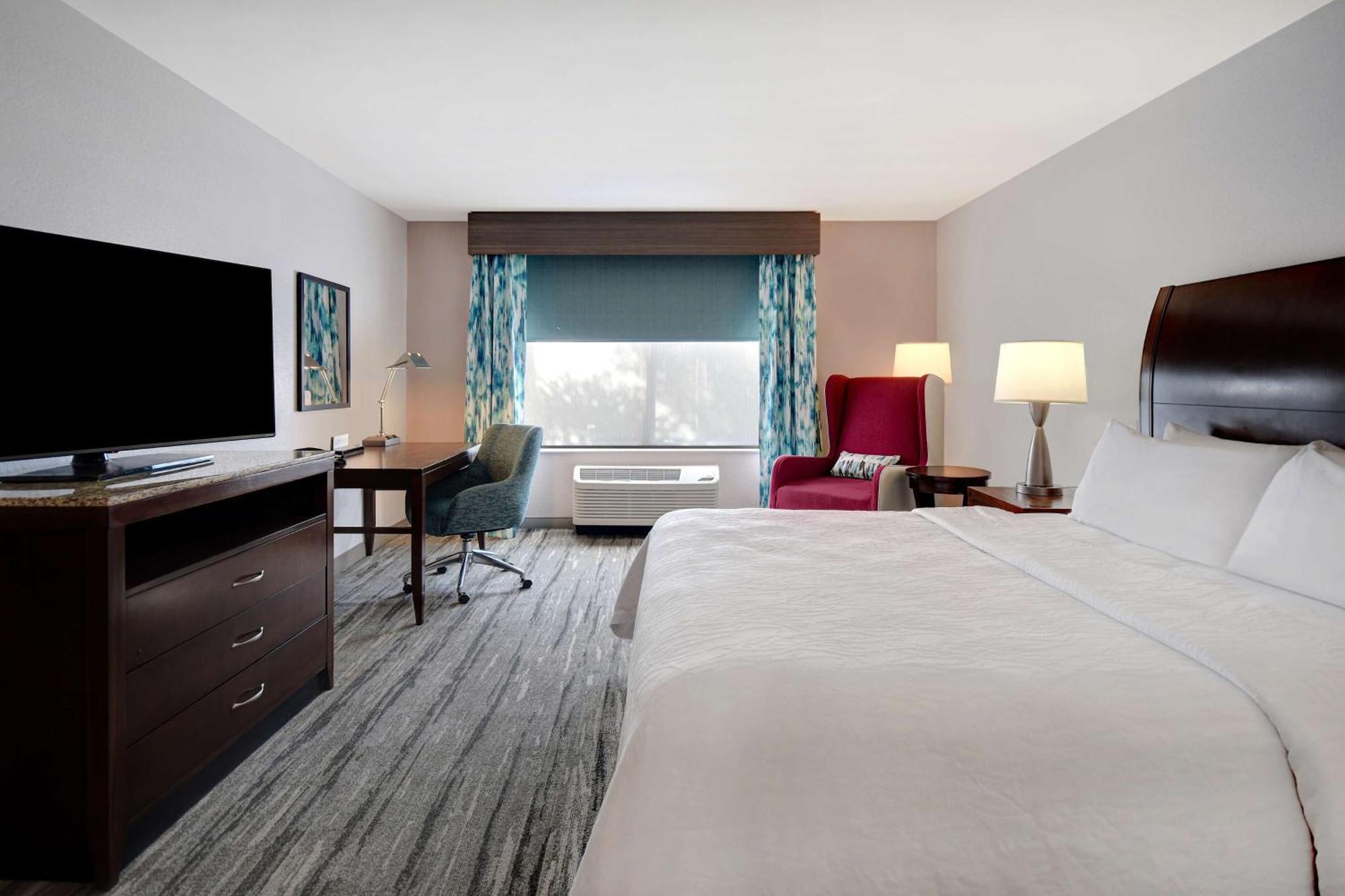 King Room with Accessible Tub - Mobility Access,1551376426:JPEG