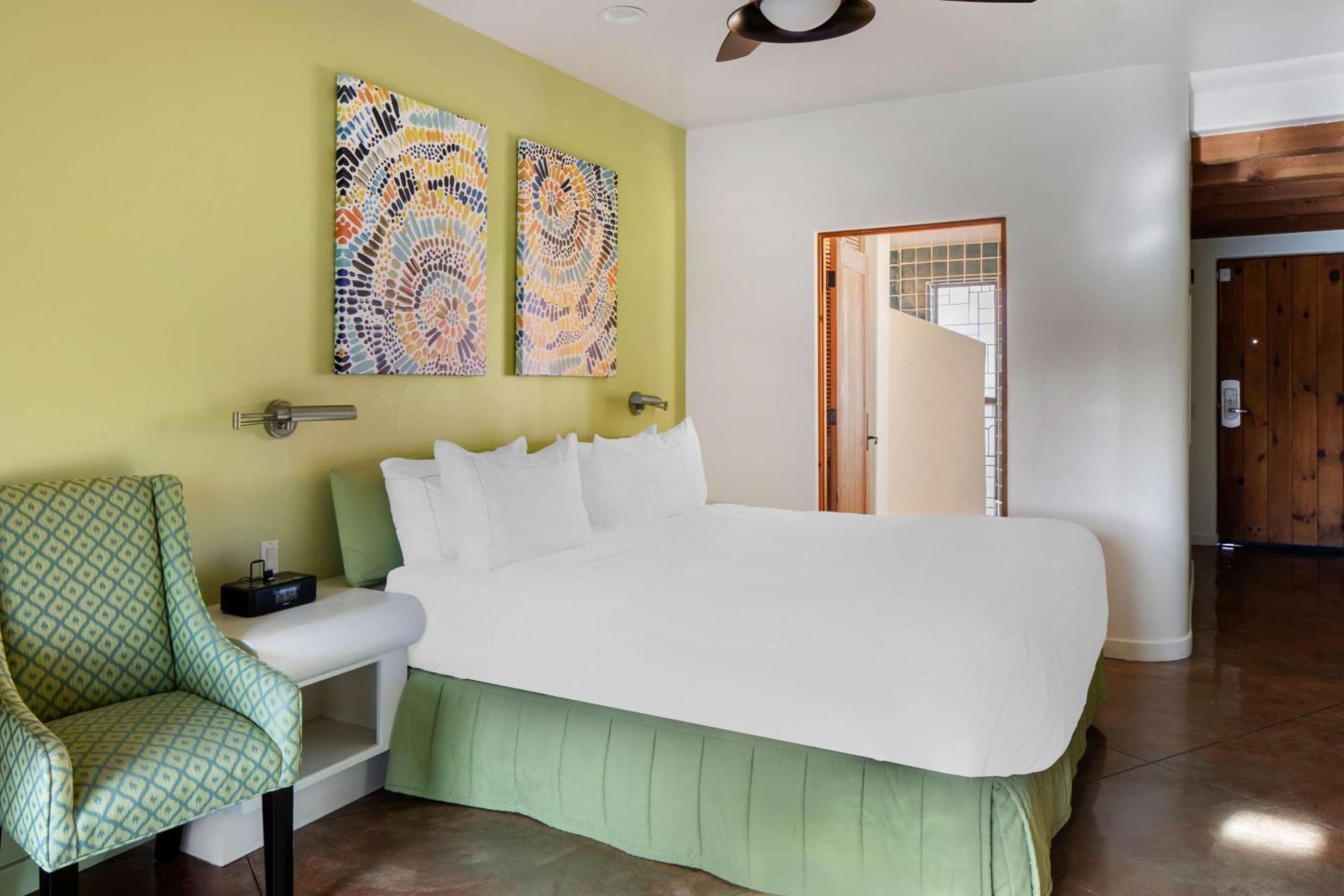 Studio 1 King bed