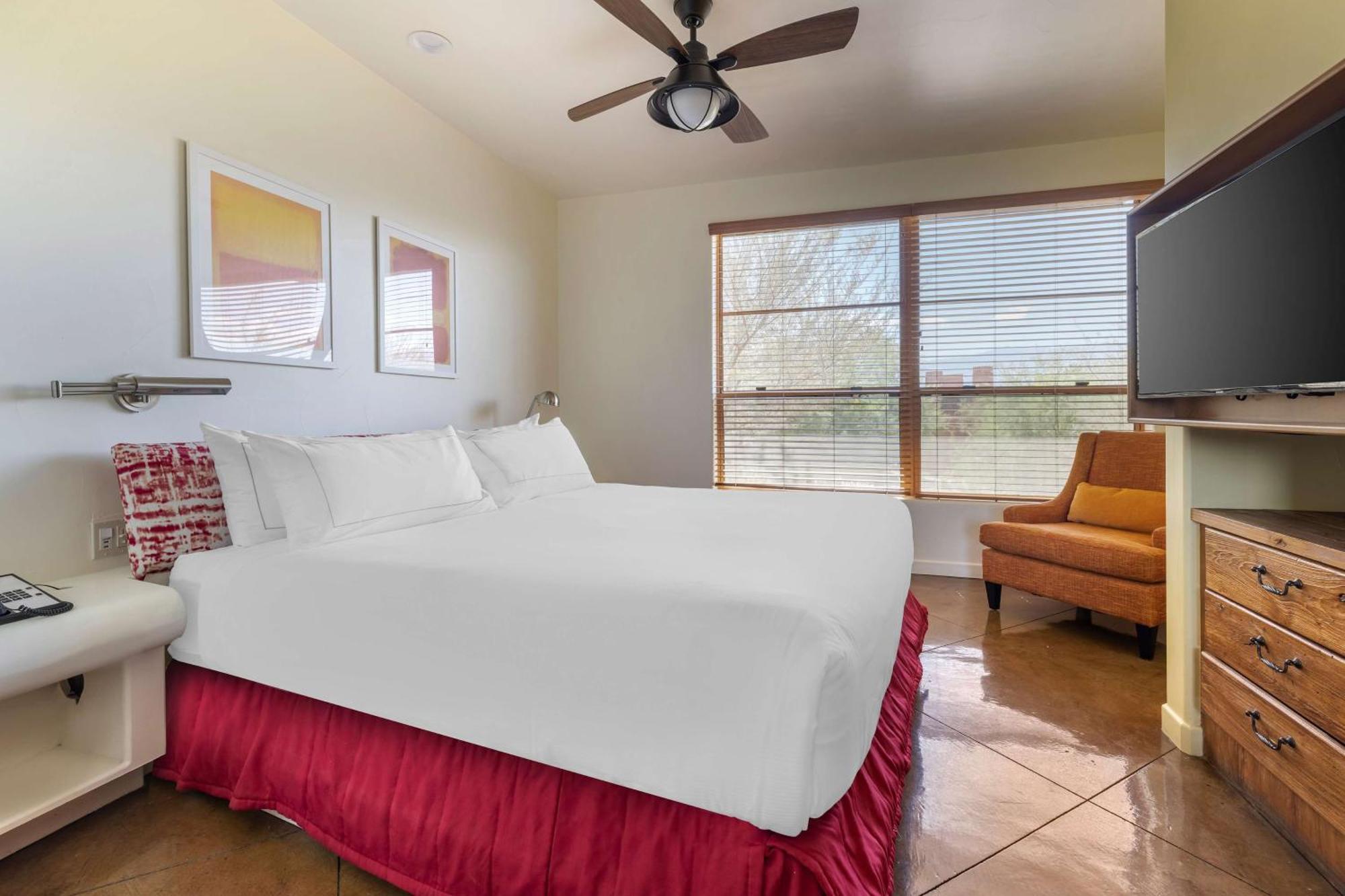 1 BEDROOM TERRACE PREMIER WITH 1 KING BED