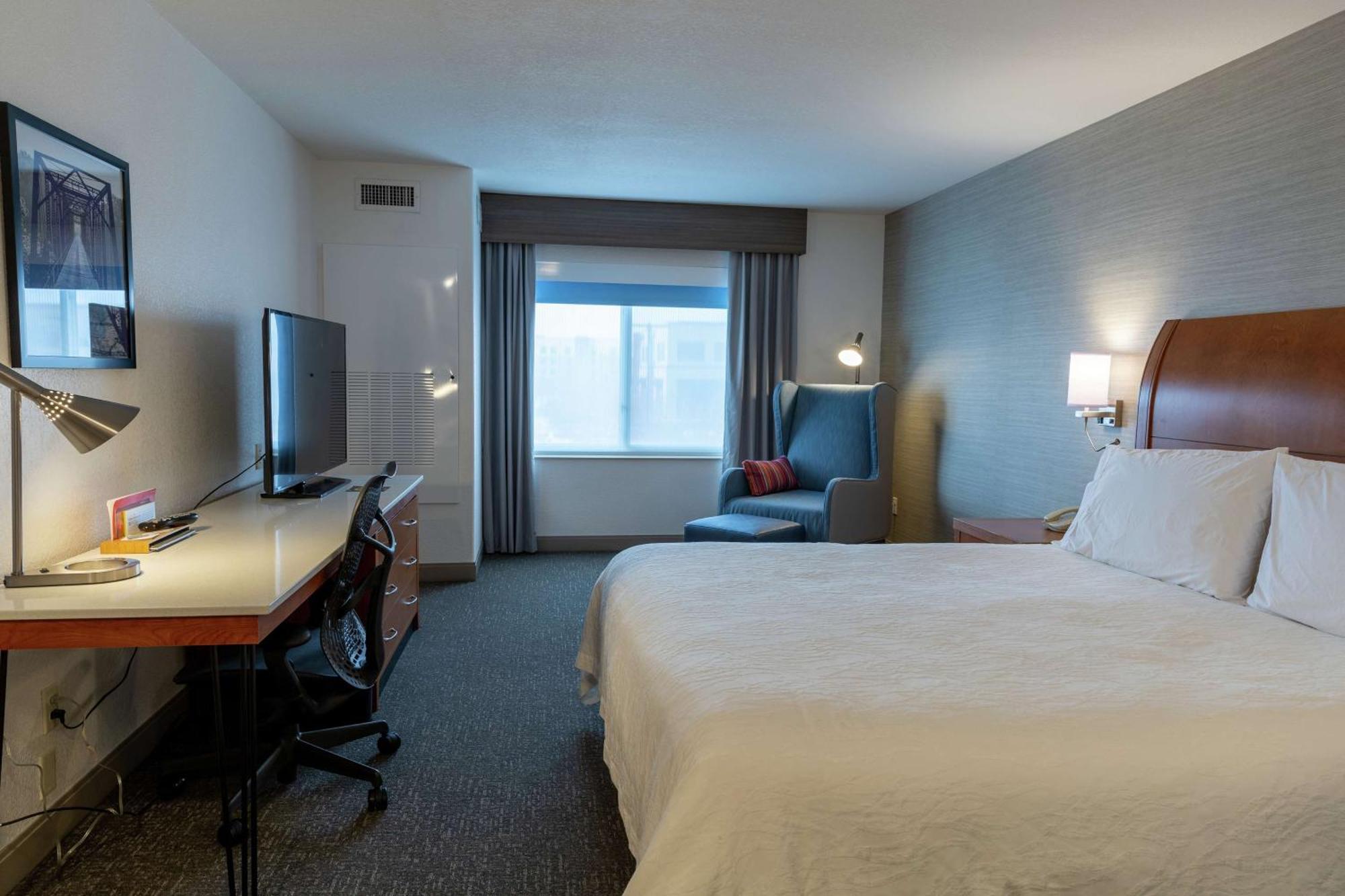 King Room with King Bed - Non-Smoking