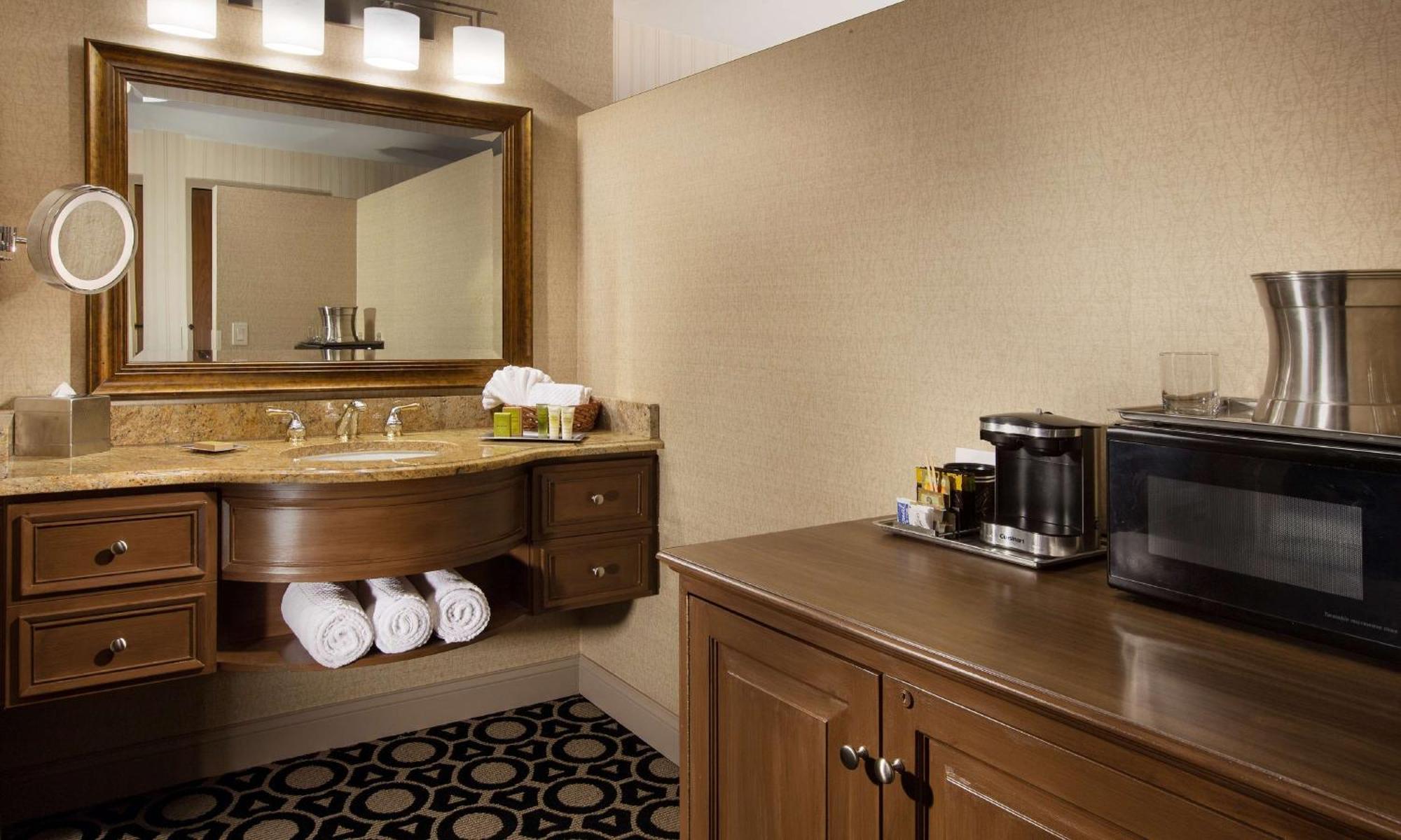 King Room Jetted Tub,1705732047:JPEG