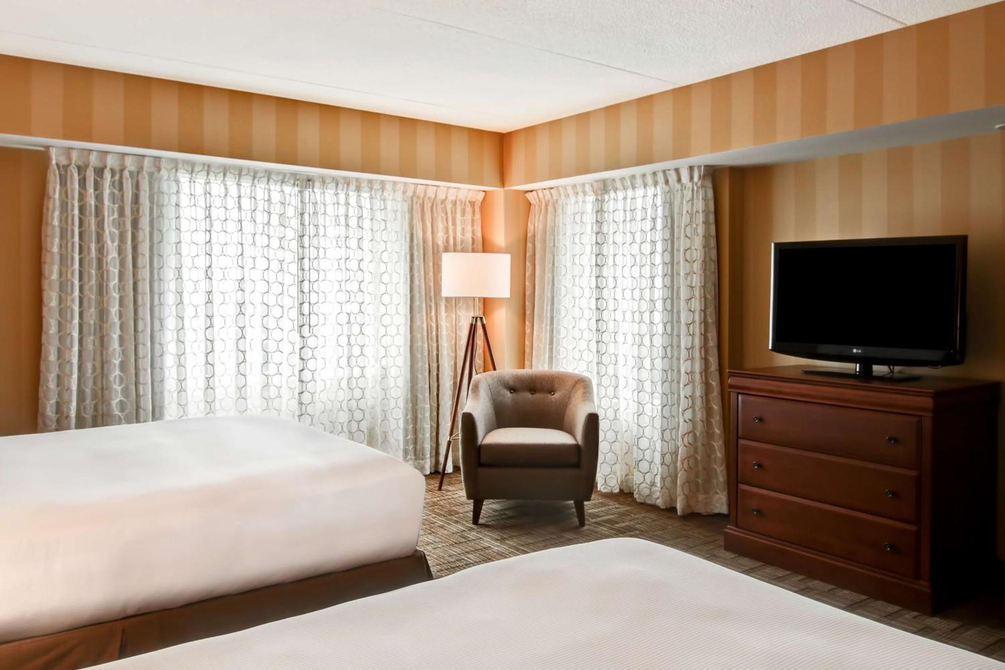 Two-Room Suite with Two Queen Beds and Upper River View,1551419887:JPEG