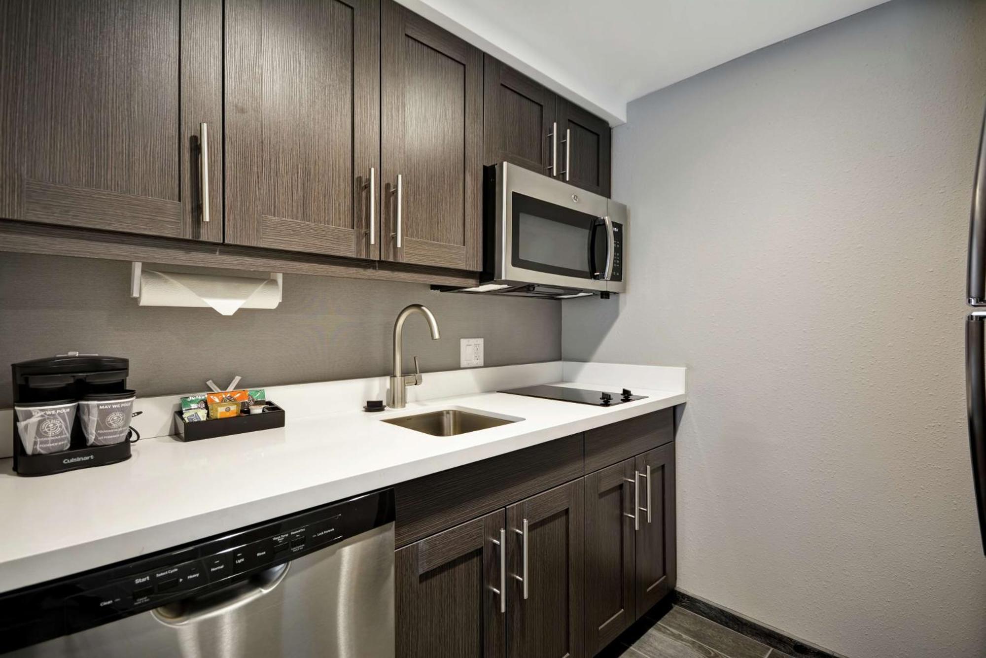 One-Bedroom King Suite - Non-Smoking