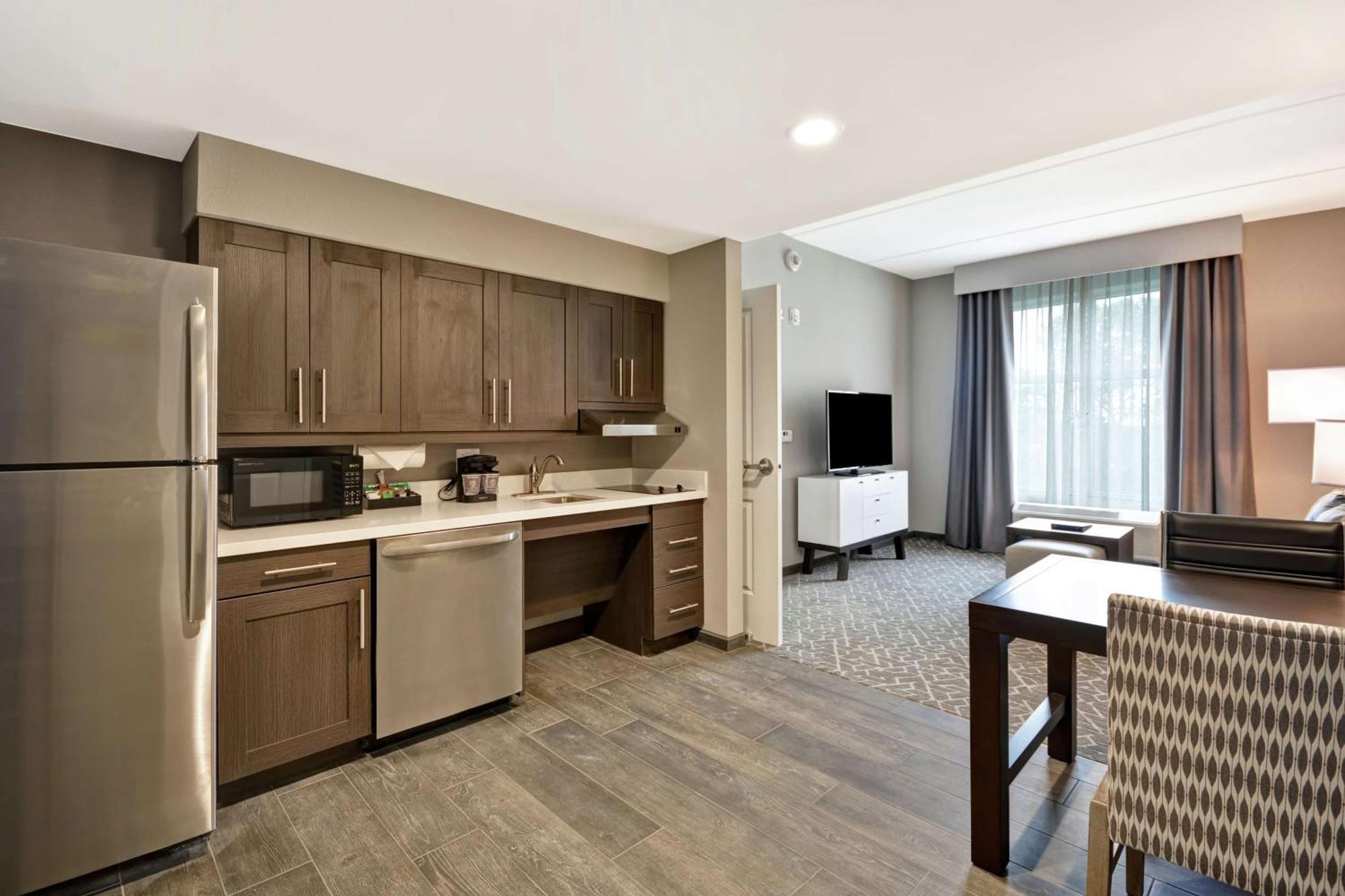 King Suite - Mobility/Hearing Accessible - Non-Smoking