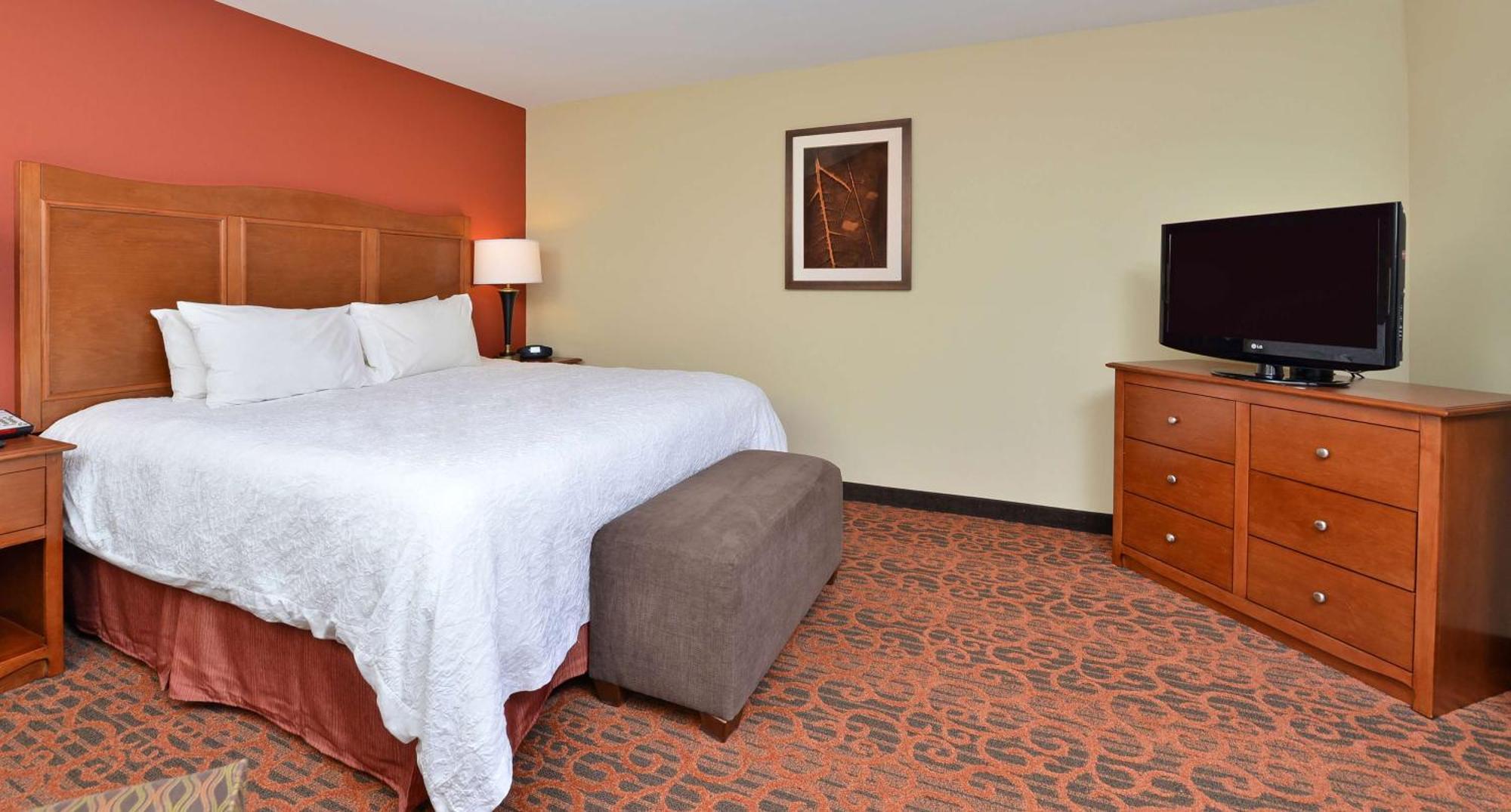 King Room with King Bed - Non-Smoking