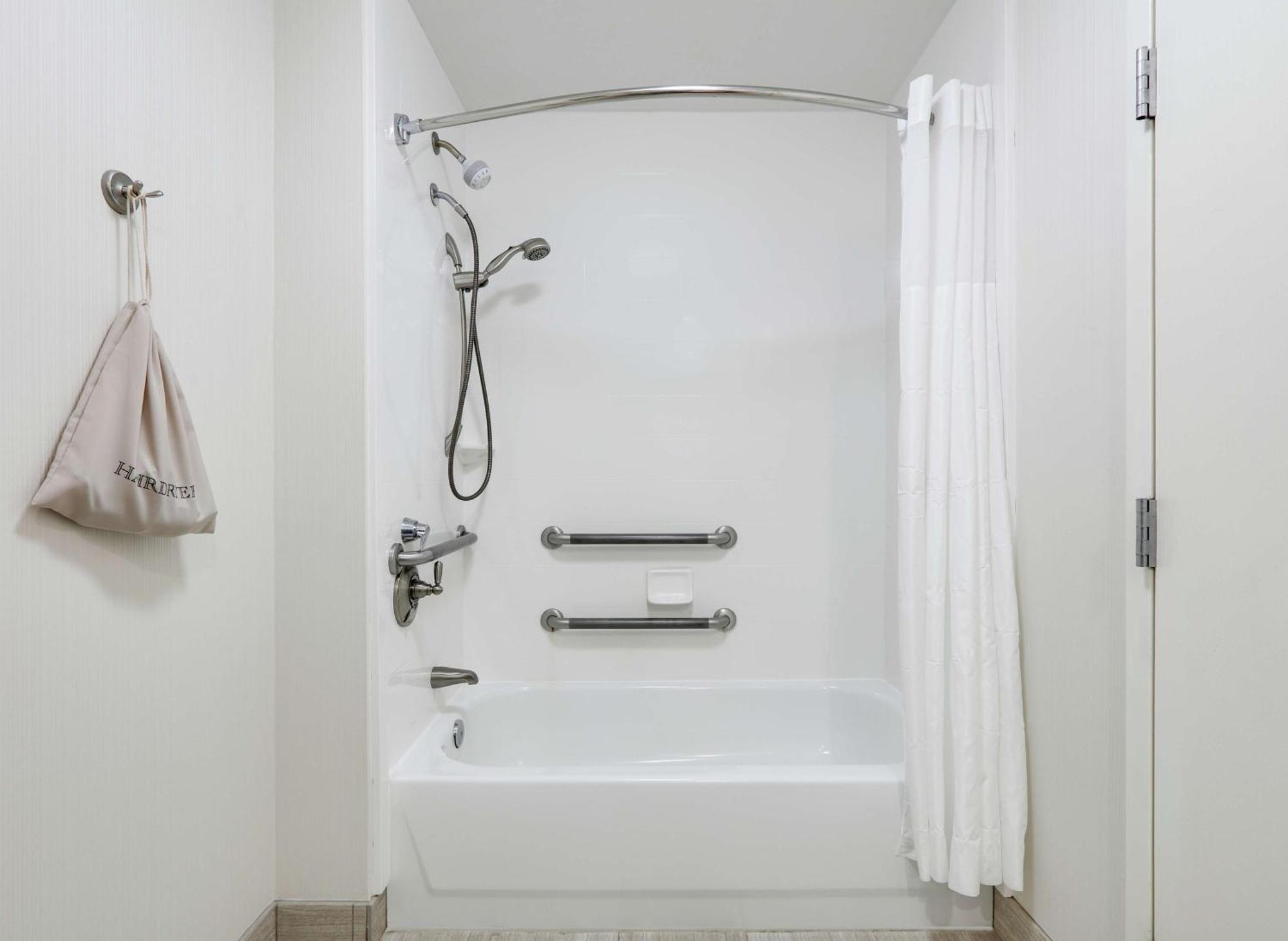 King Room with Accessible Tub - Mobility and Hearing Access/Non-Smoking
