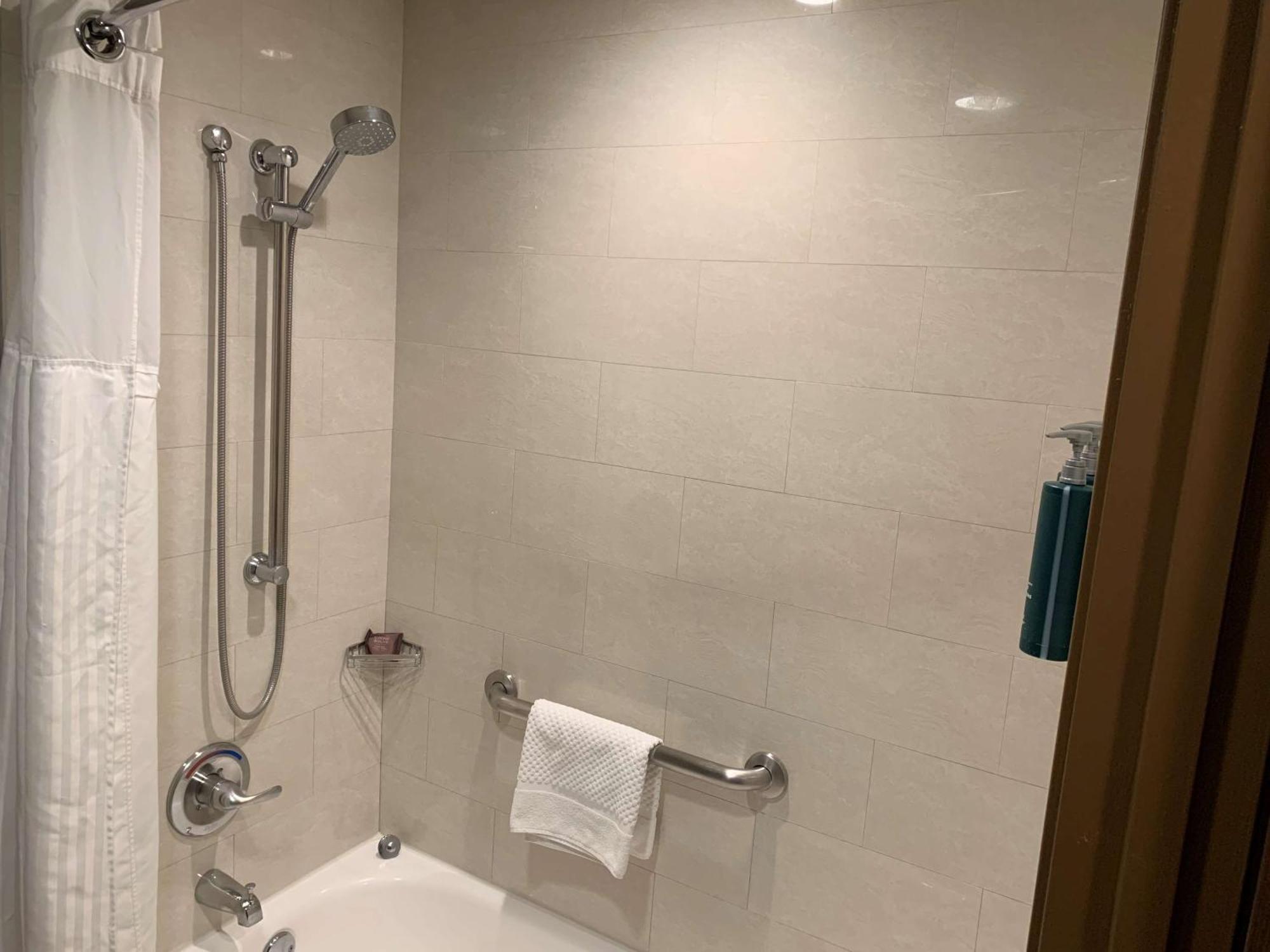 Double Room with Two Double Beds and Bath Tub - Mobility Access