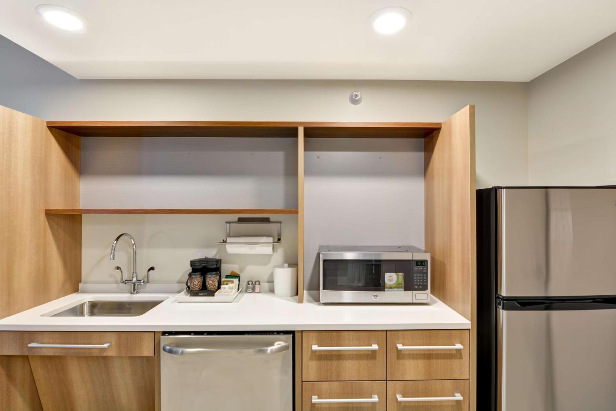 King Studio Suite - Mobility Access/Non-Smoking