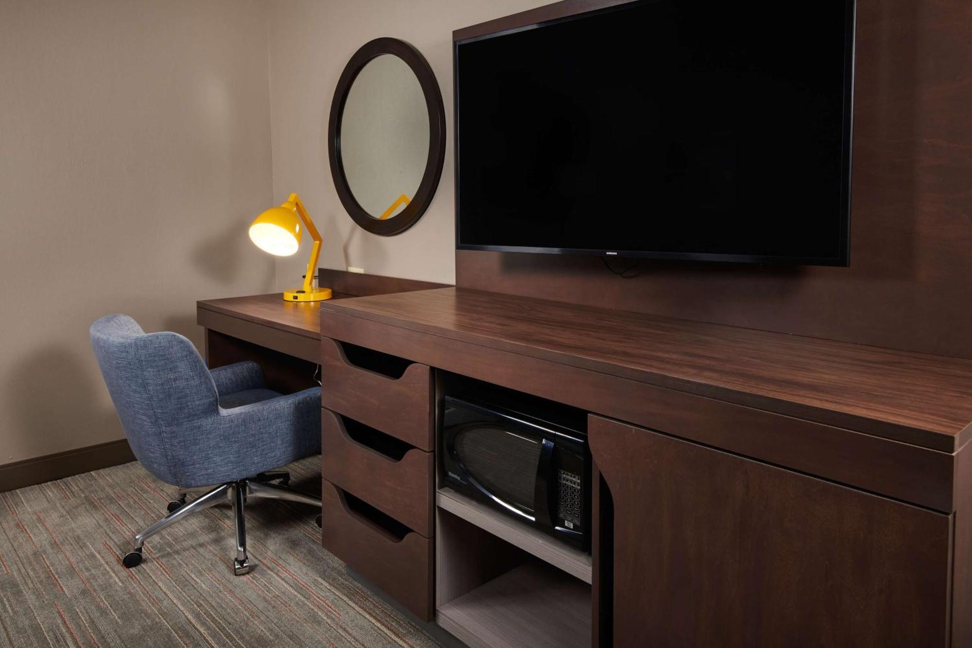 King Room with Sofa Bed - Non-Smoking