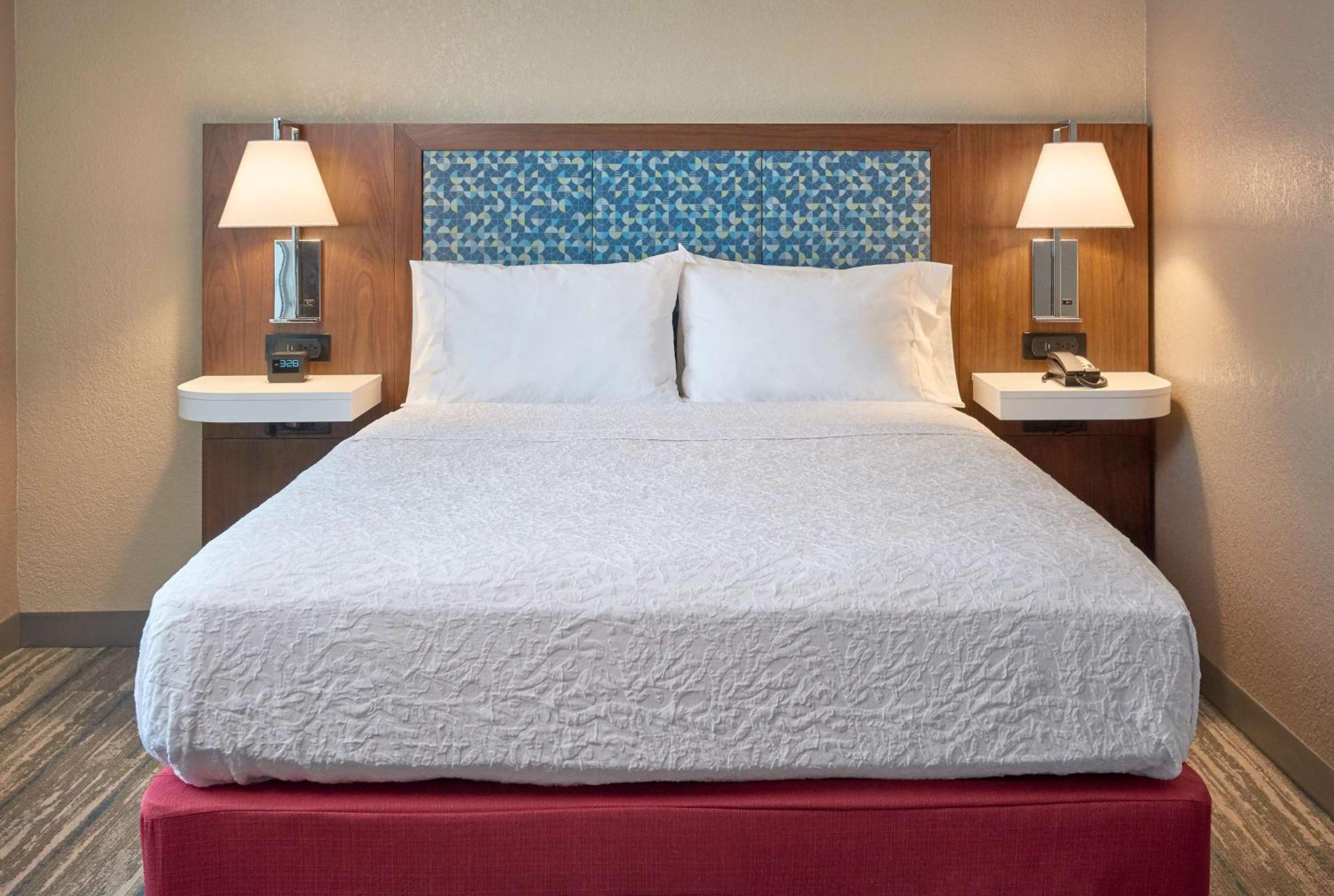 Queen Studio with Sofa Bed - Non-Smoking
