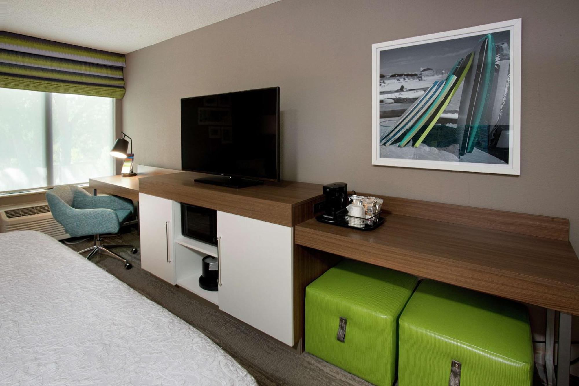 King Room with King Bed - Non-Smoking