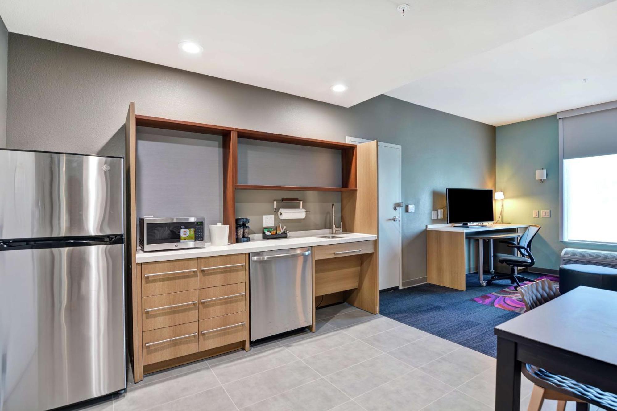 Queen Suite - Mobility Access/Non-Smoking