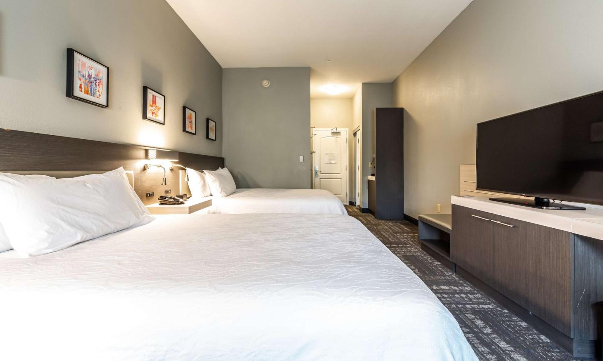 Queen Room with Two Queen Beds - Hearing Accessible