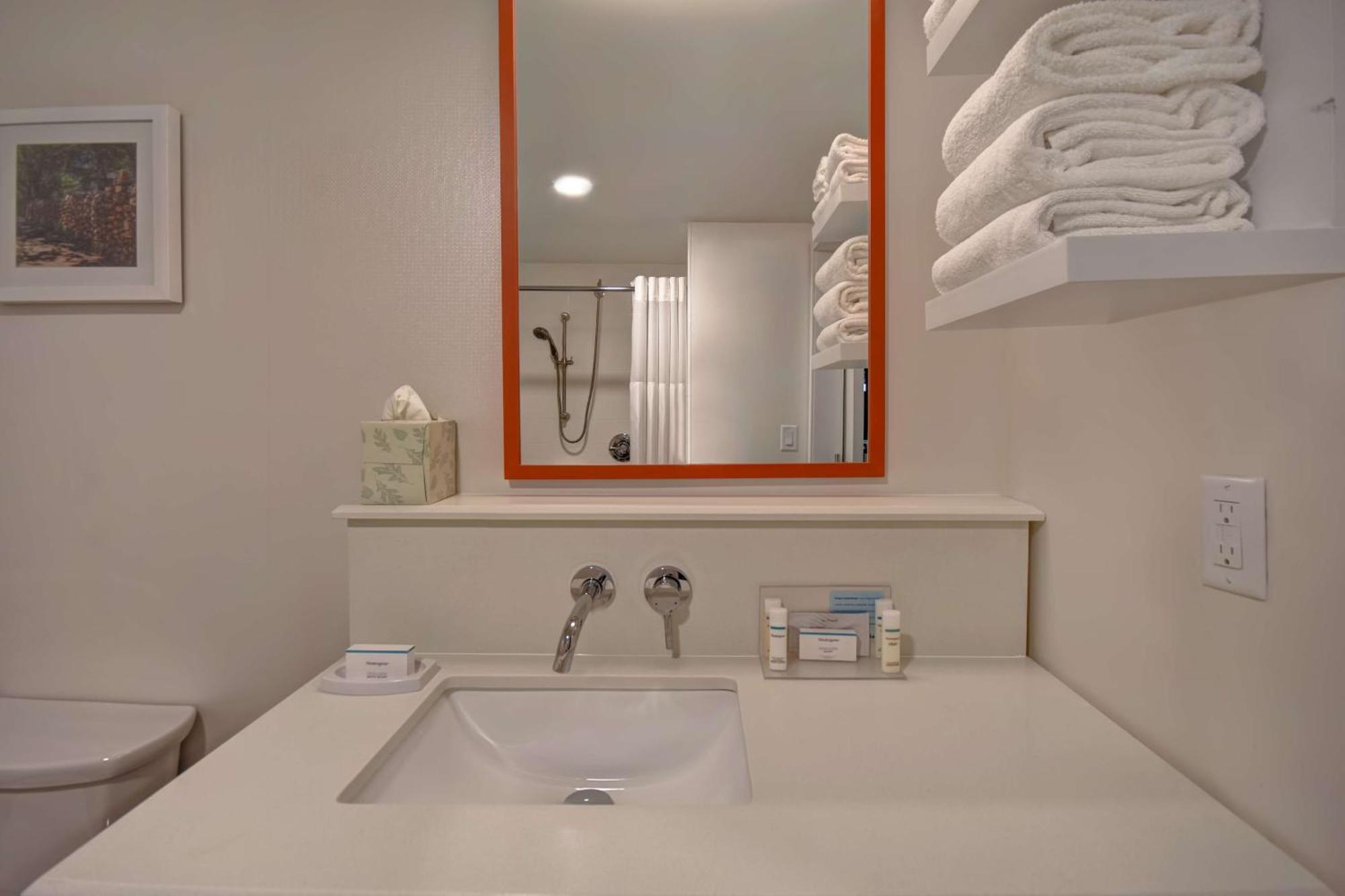 Queen Room with Two Queen Beds - Mobility and Hearing Access/Non-Smoking