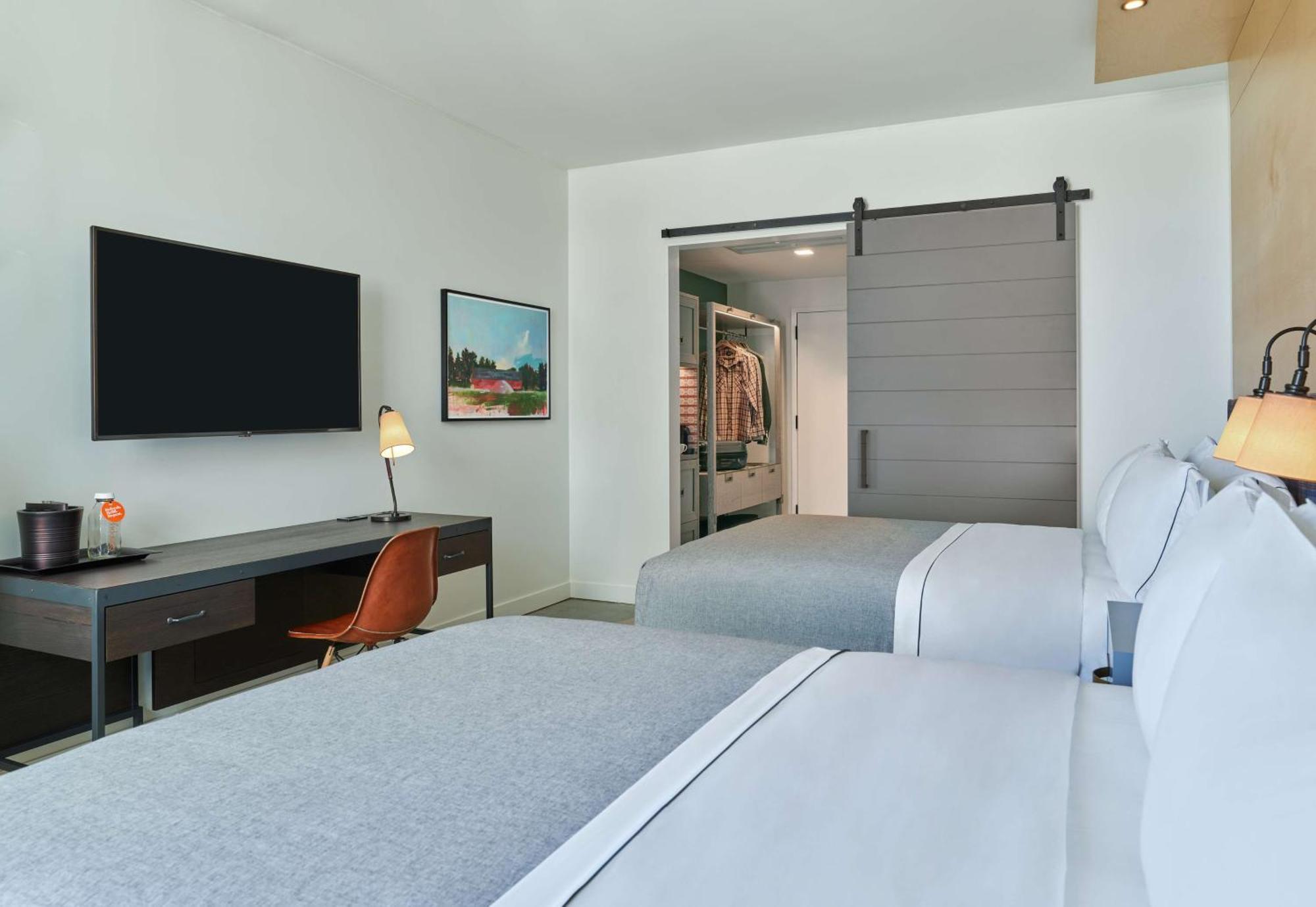 Queen Room Two Queen Beds