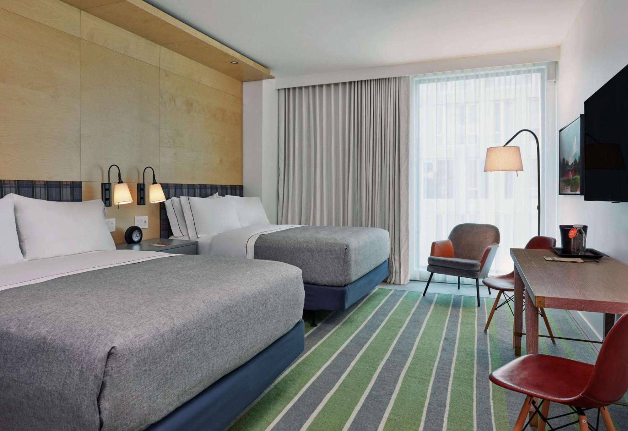 Queen Room Two Queen Beds Shower Mobility Access