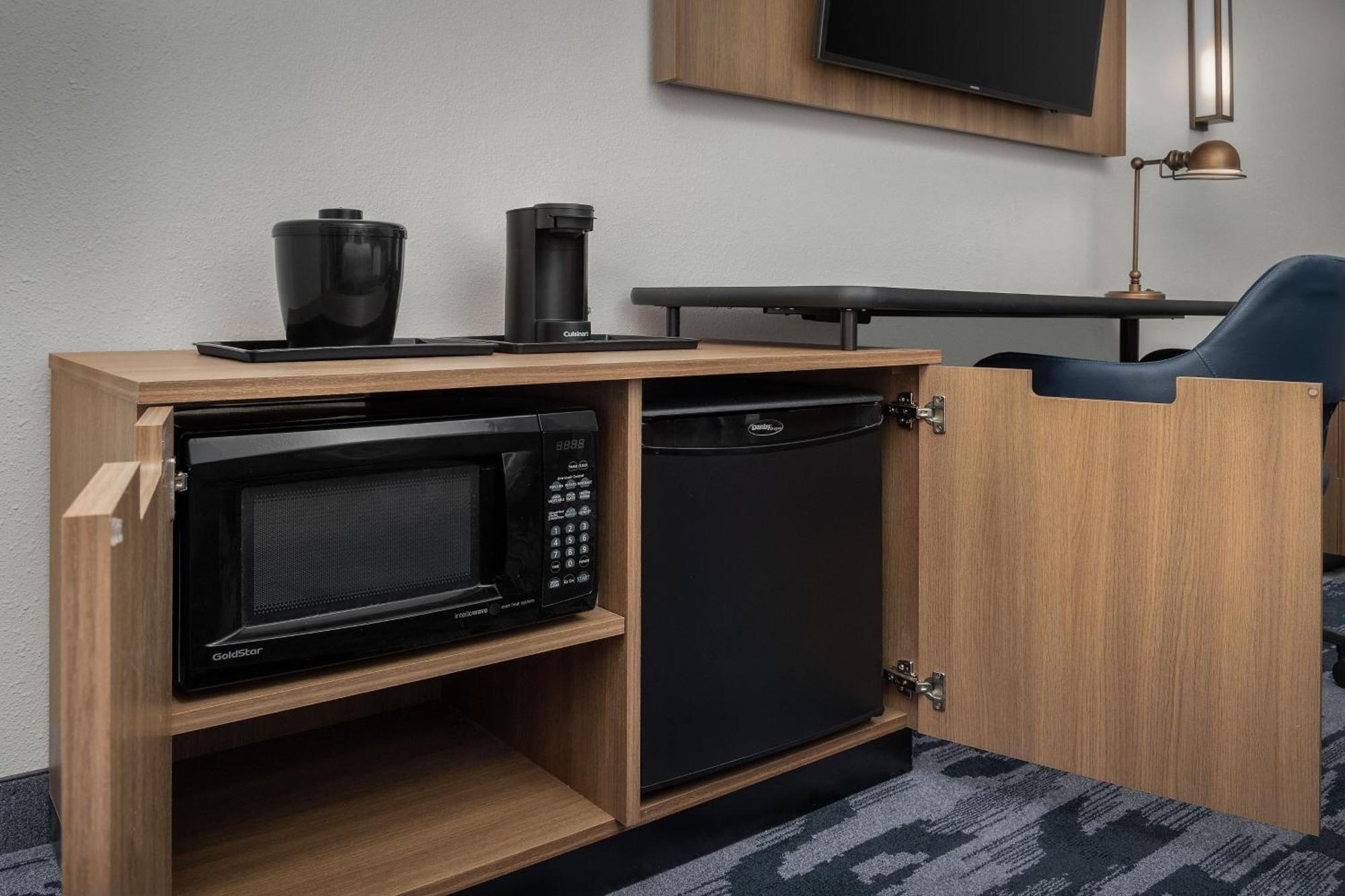 Queen Suite with Two Queen Beds, Bathtub and Sofa Bed - Mobility Access/Hearing Accessible