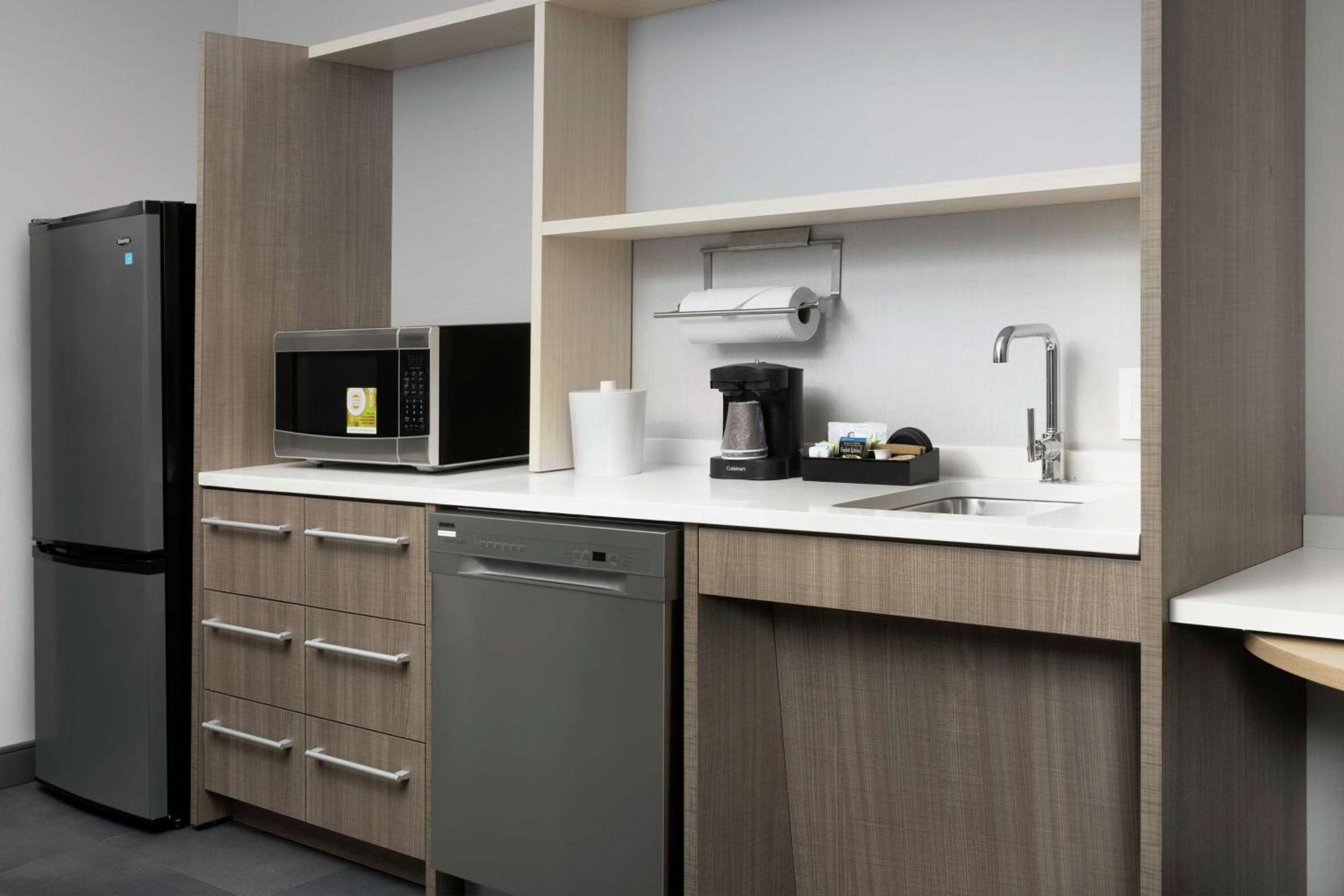 King Studio Suite Mobility Access or Non-Smoking