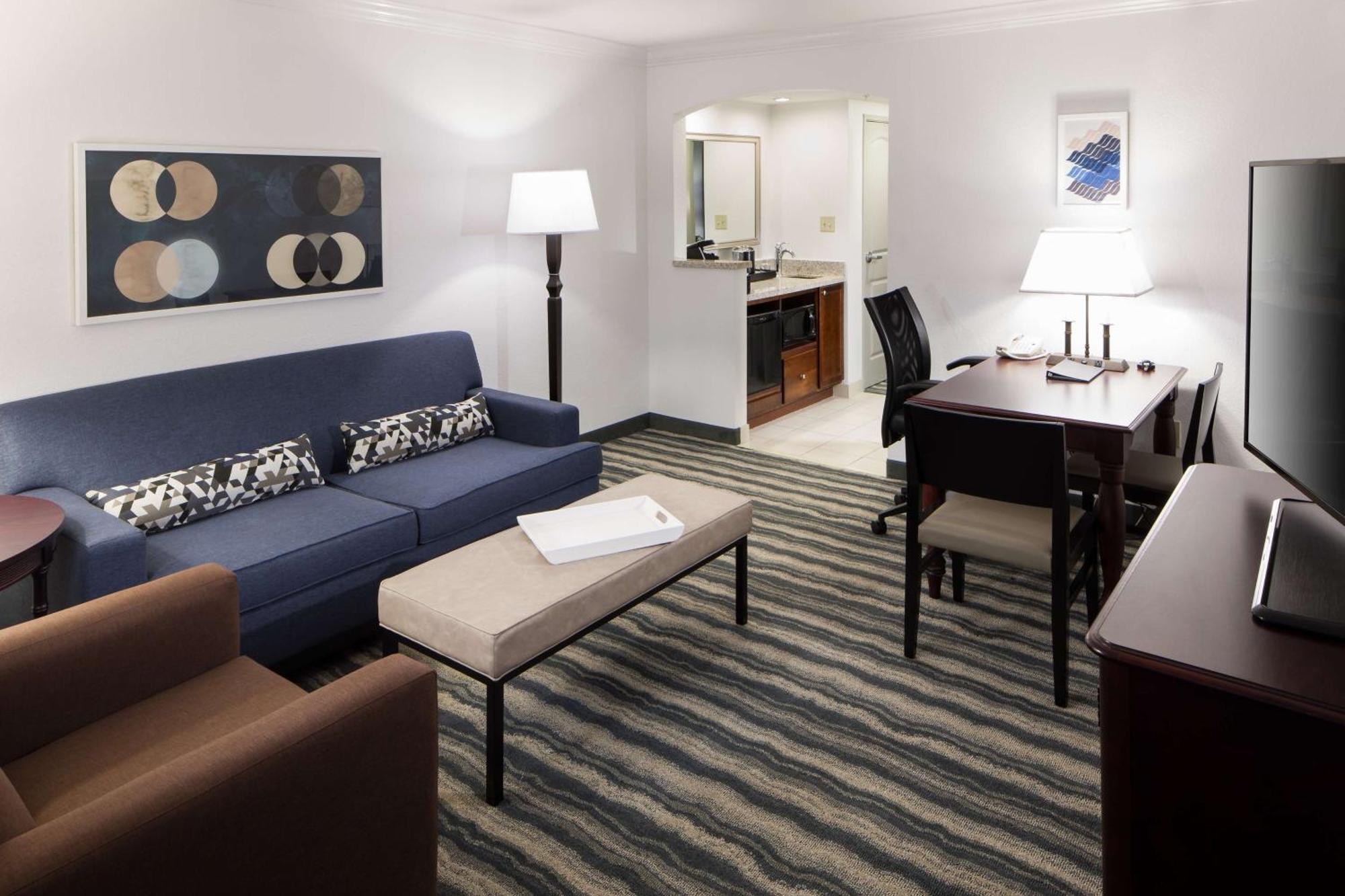 Premium King Suite - Non-Smoking,1552155142:JPEG