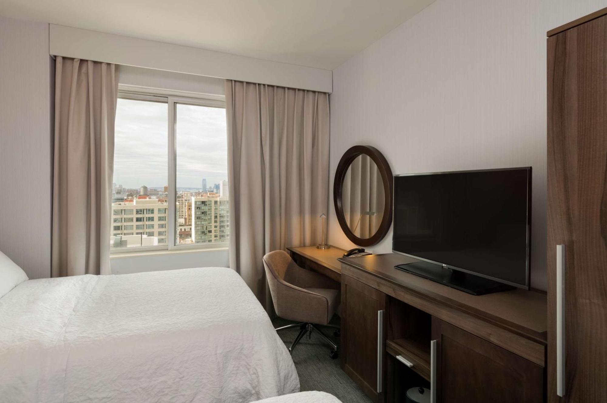 Quarto Duplo com 2 Camas de Casal